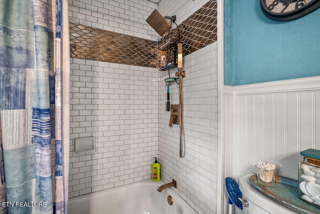 1829 Dutch Valley Road Clinton TN 37716