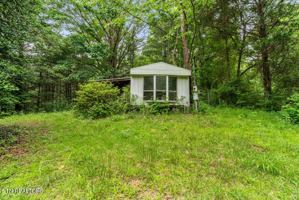 1829 Dutch Valley Road Clinton TN 37716
