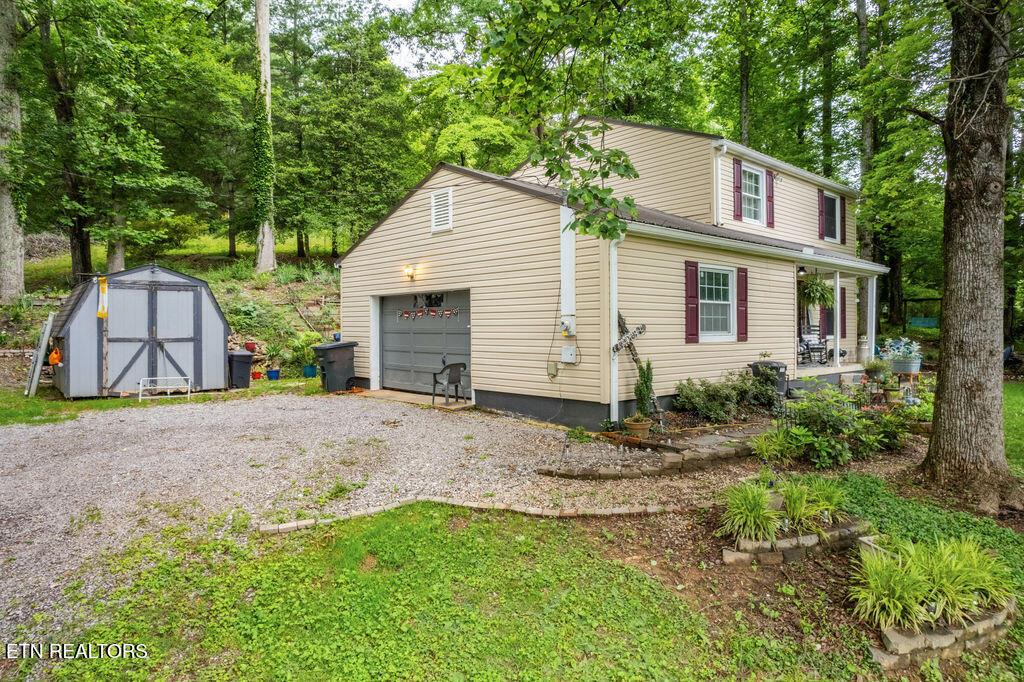 1829 Dutch Valley Road Clinton TN 37716