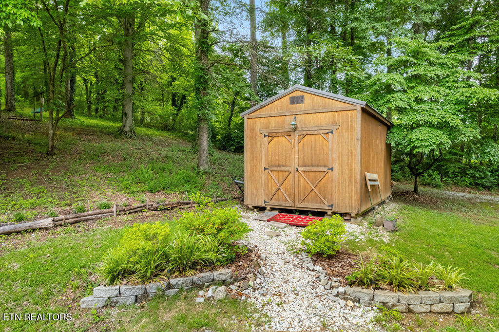 1829 Dutch Valley Road Clinton TN 37716