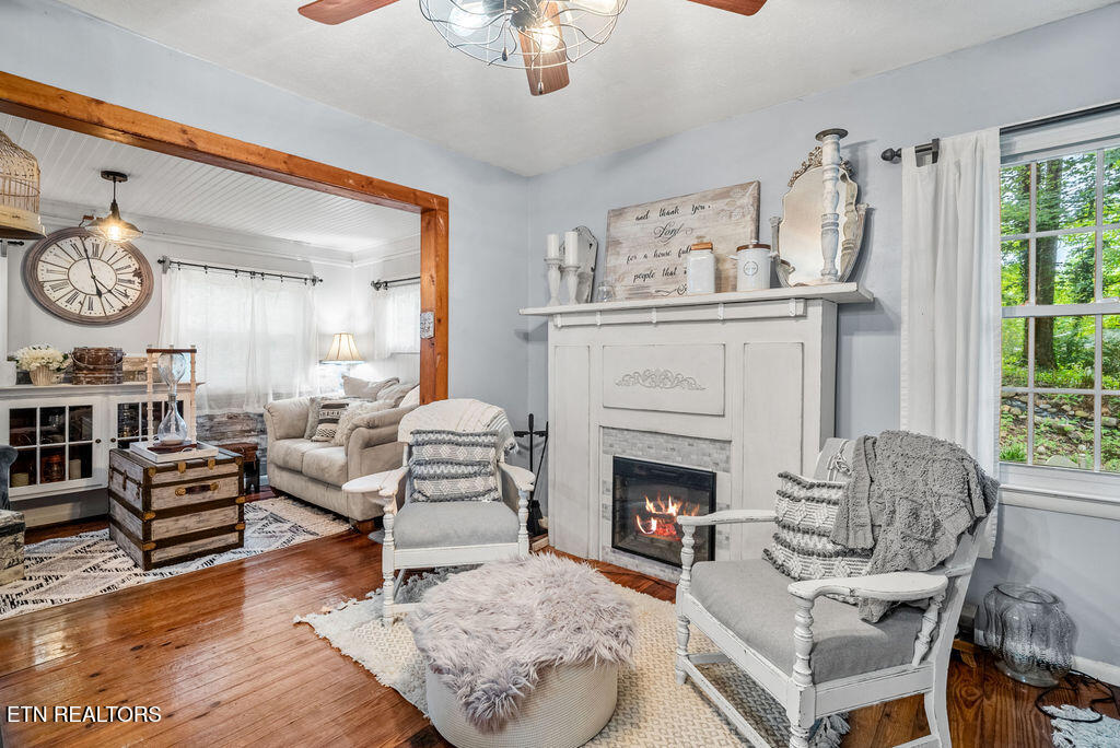 1829 Dutch Valley Road Clinton TN 37716