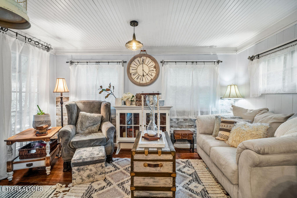 1829 Dutch Valley Road Clinton TN 37716