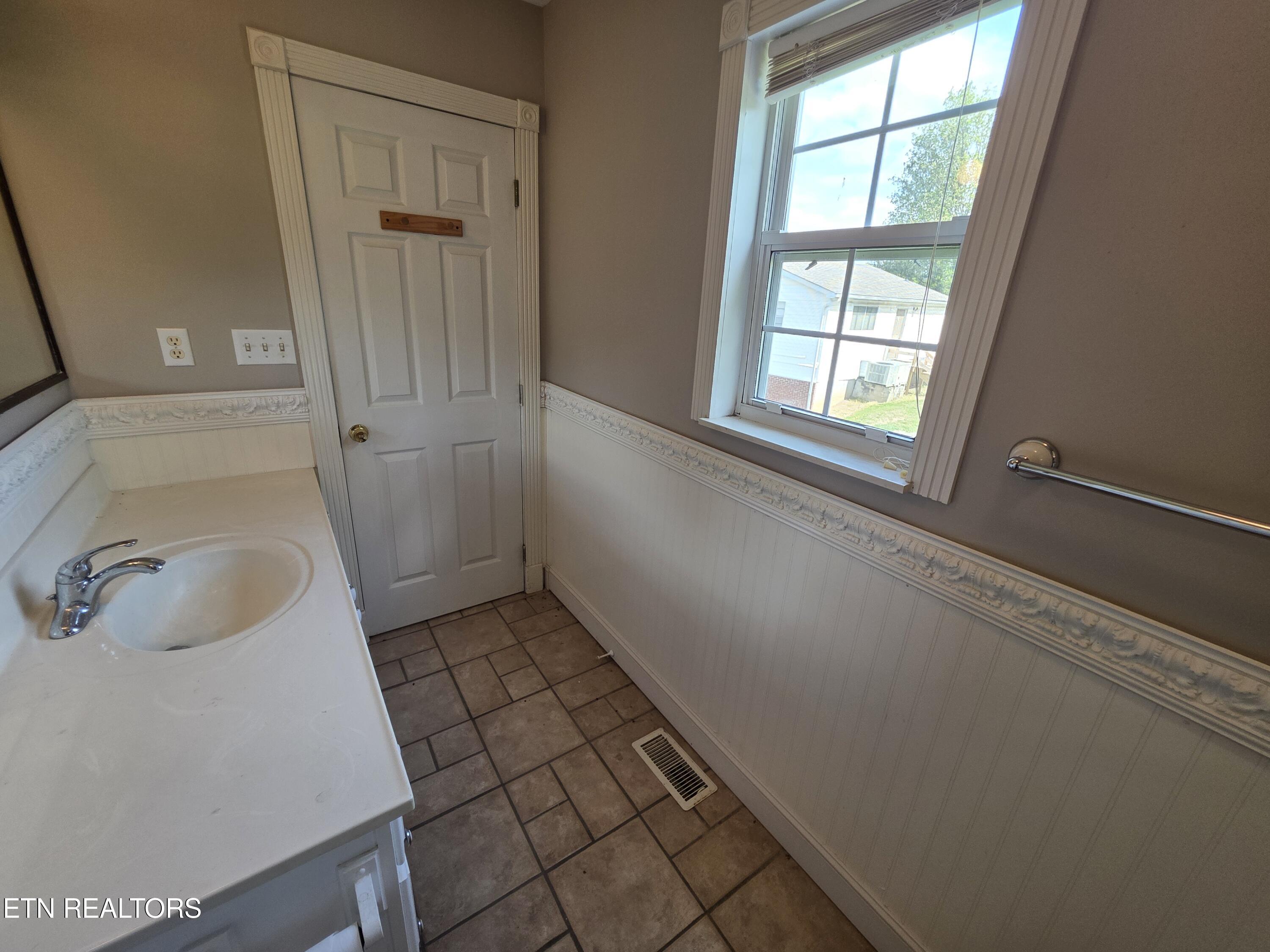 8912 Heathercrest Drive Powell TN 37849
