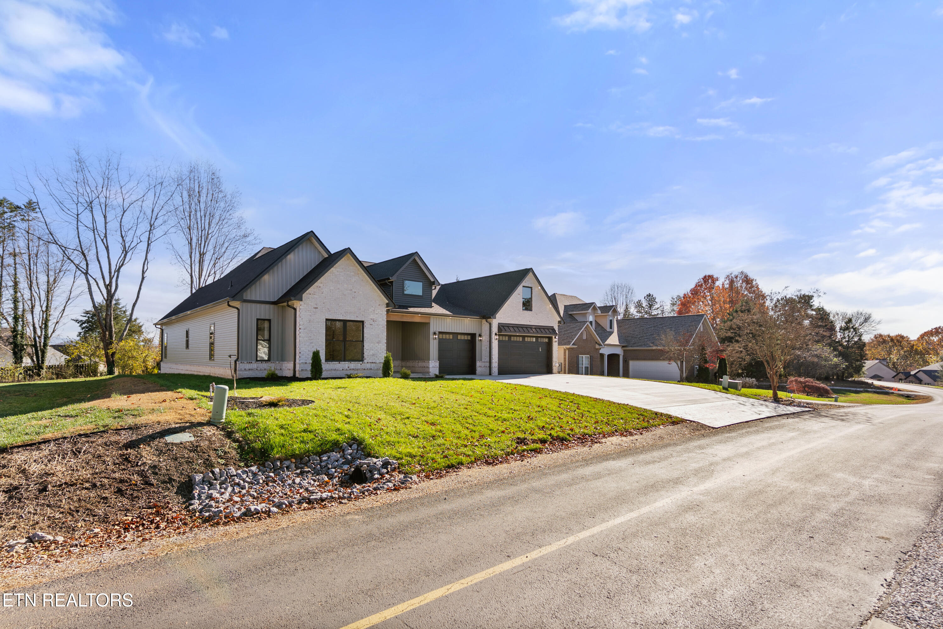 180 Amohi Way Loudon TN 37774