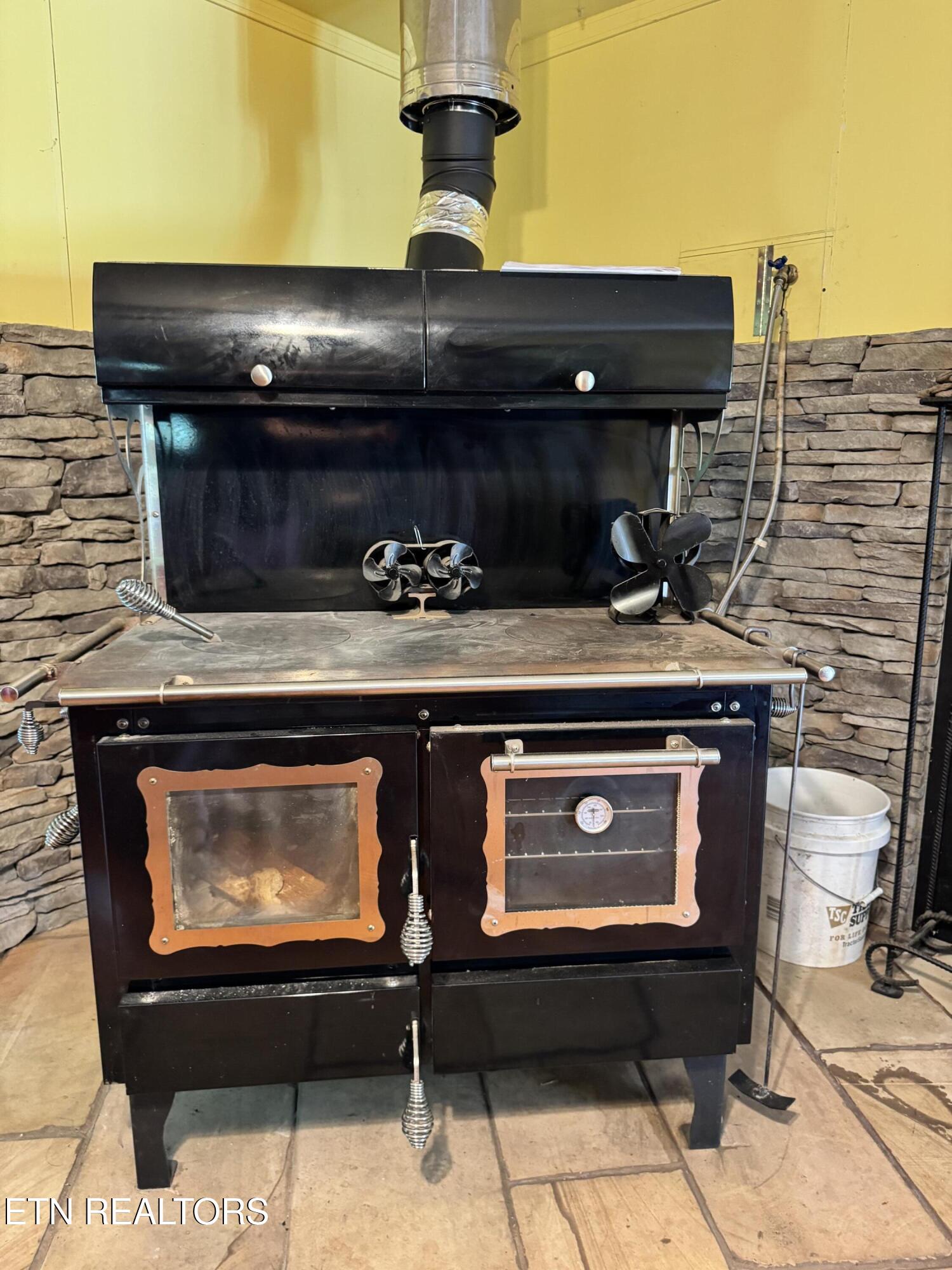 204 Honey Creek Loop Road Allardt TN 38504