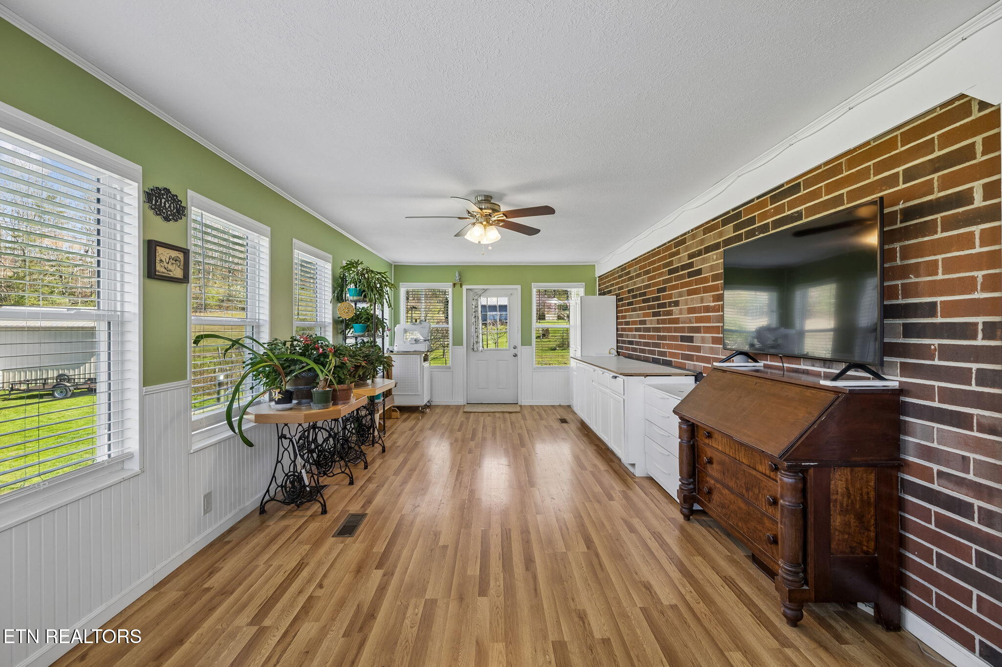 704 Pea Ridge Road Sunbright TN 37872