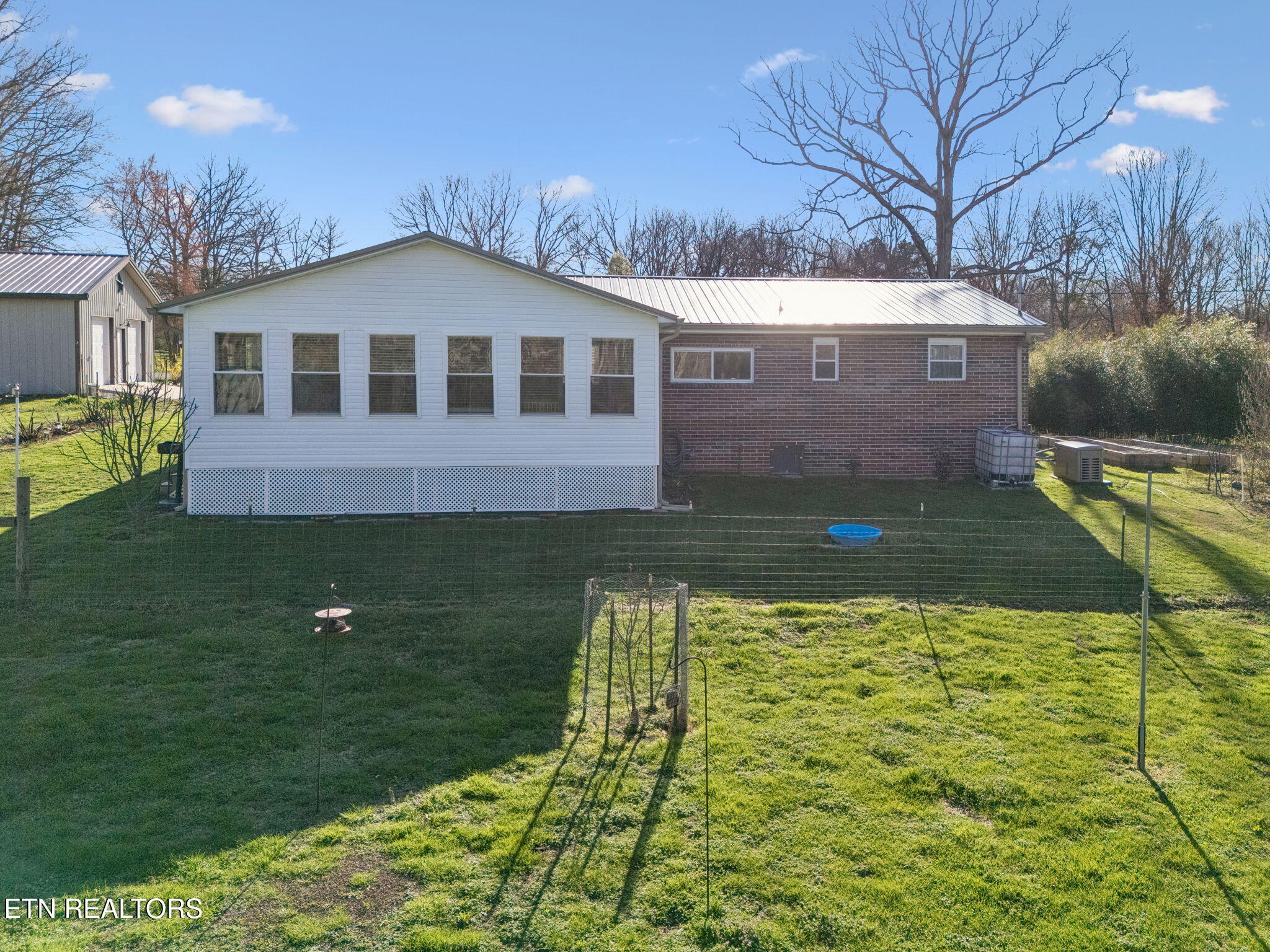 704 Pea Ridge Road Sunbright TN 37872