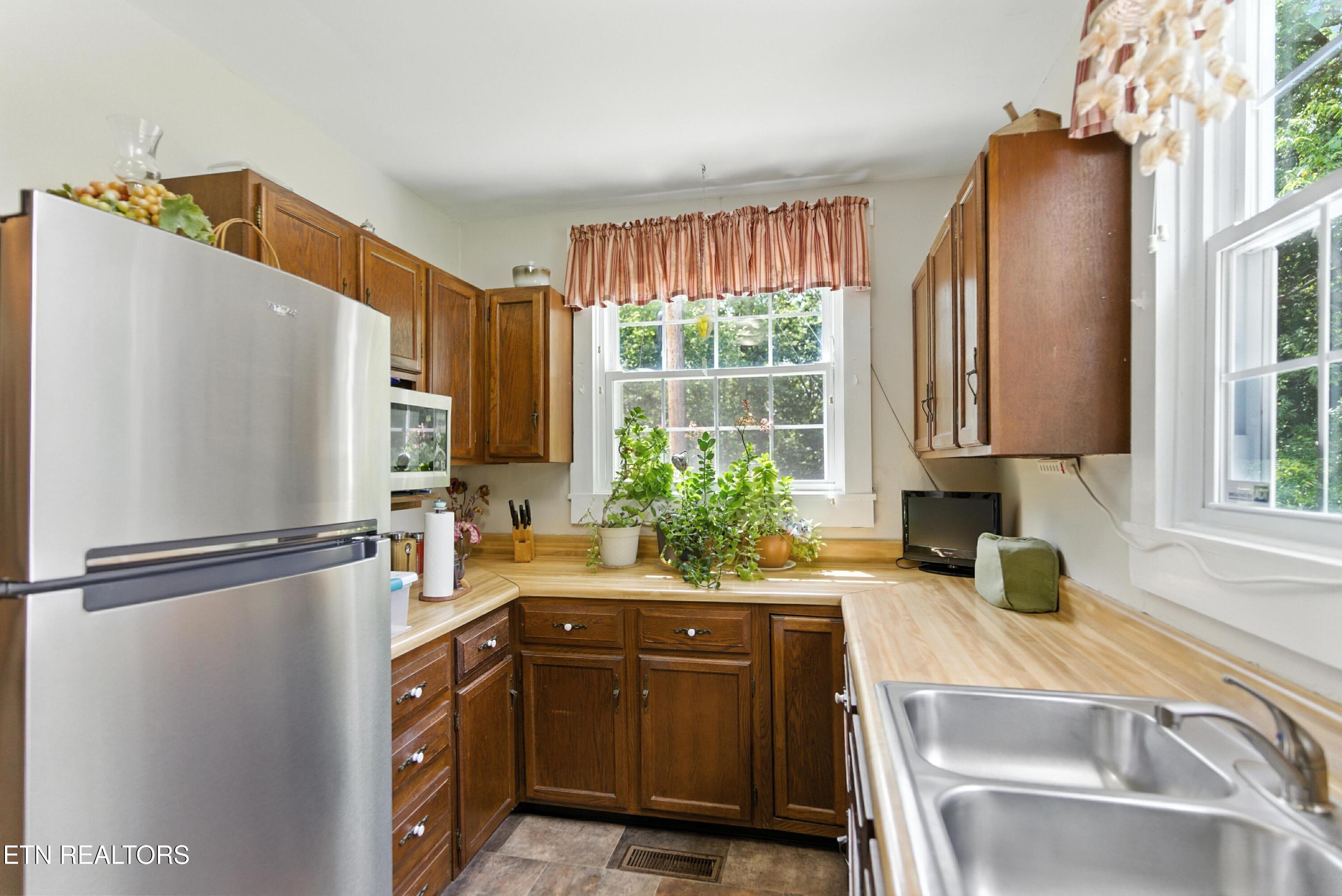 125 Barnes Lane Strawberry Plains TN 37871