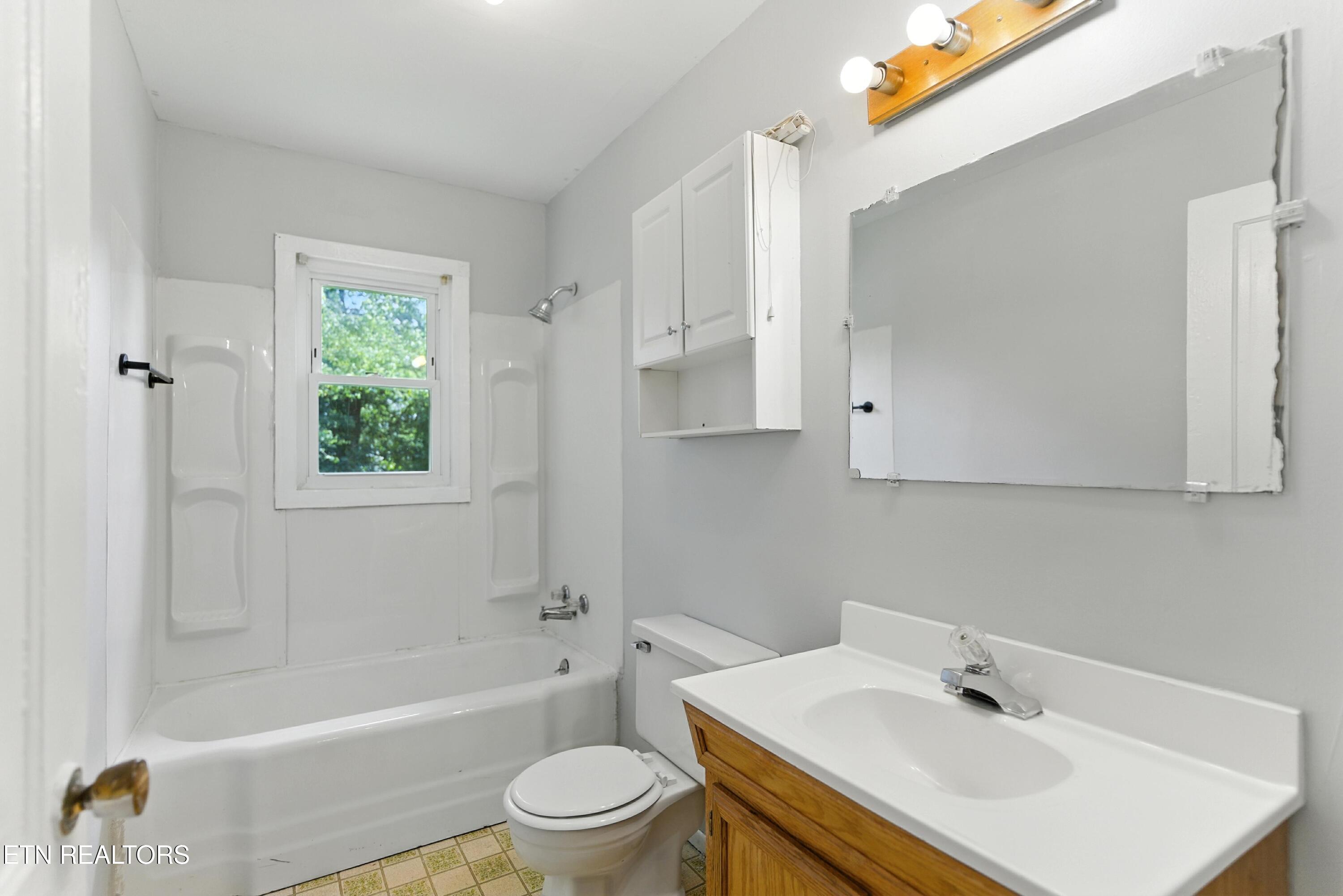 125 Barnes Lane Strawberry Plains TN 37871