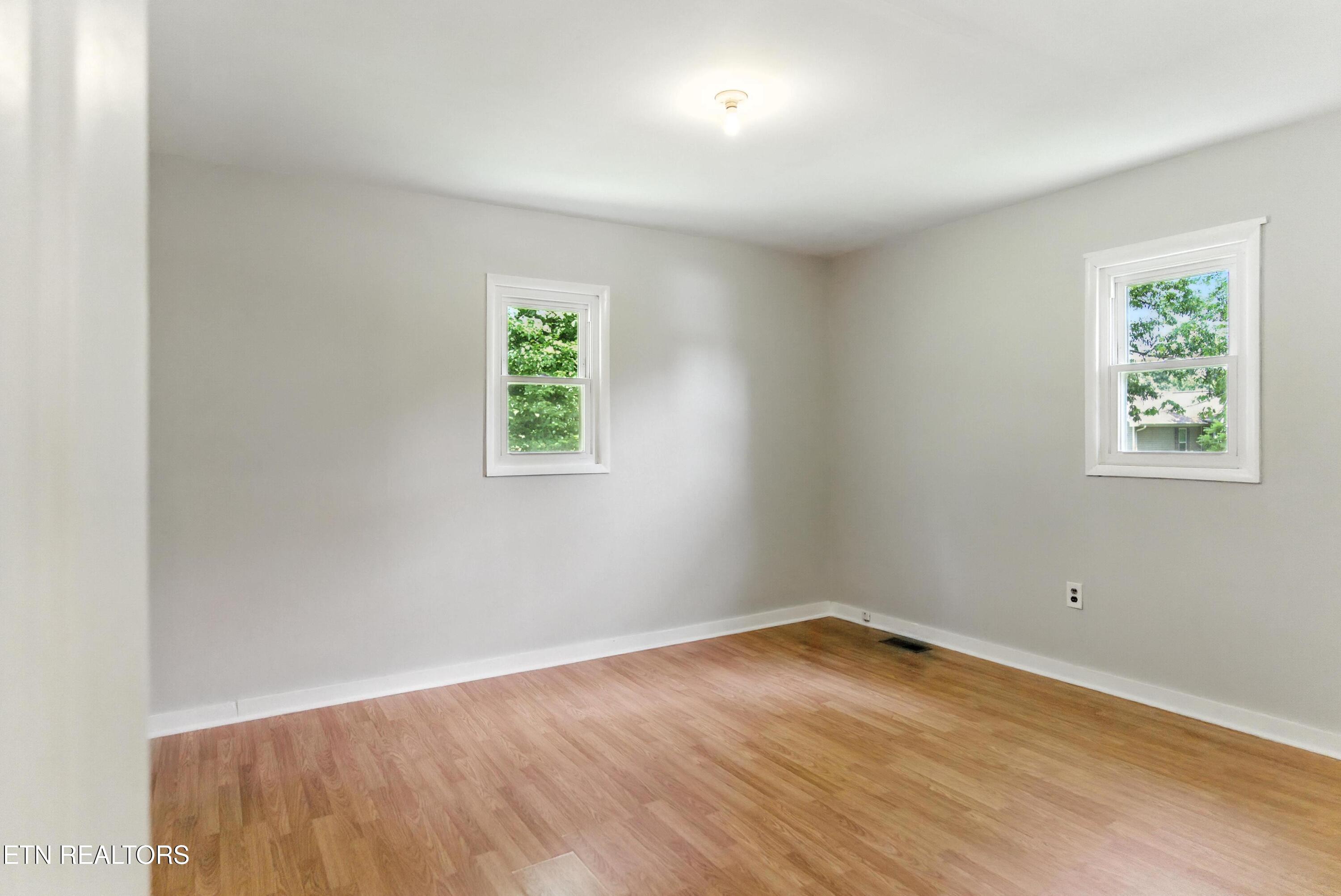 125 Barnes Lane Strawberry Plains TN 37871