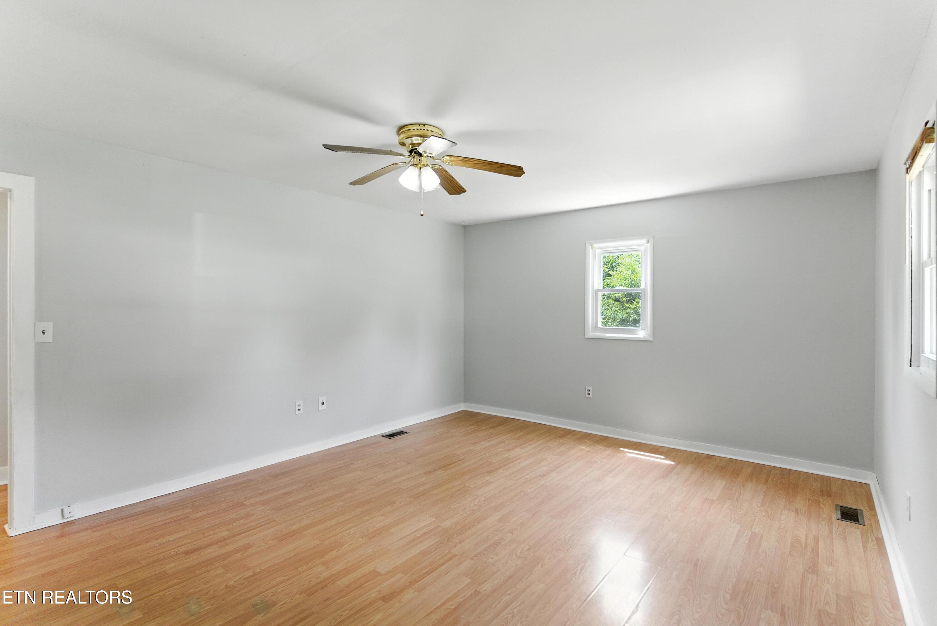 125 Barnes Lane Strawberry Plains TN 37871