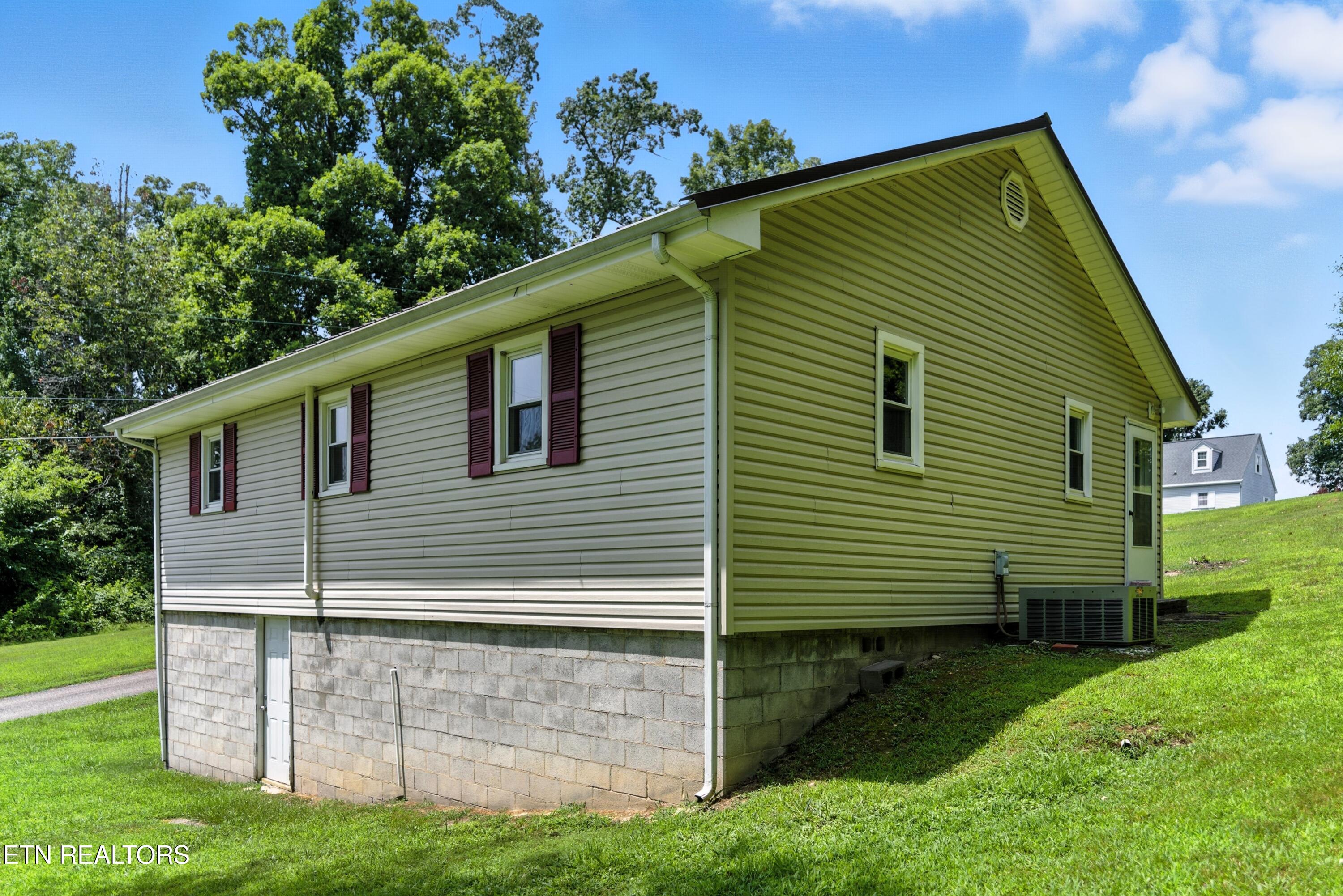 125 Barnes Lane Strawberry Plains TN 37871