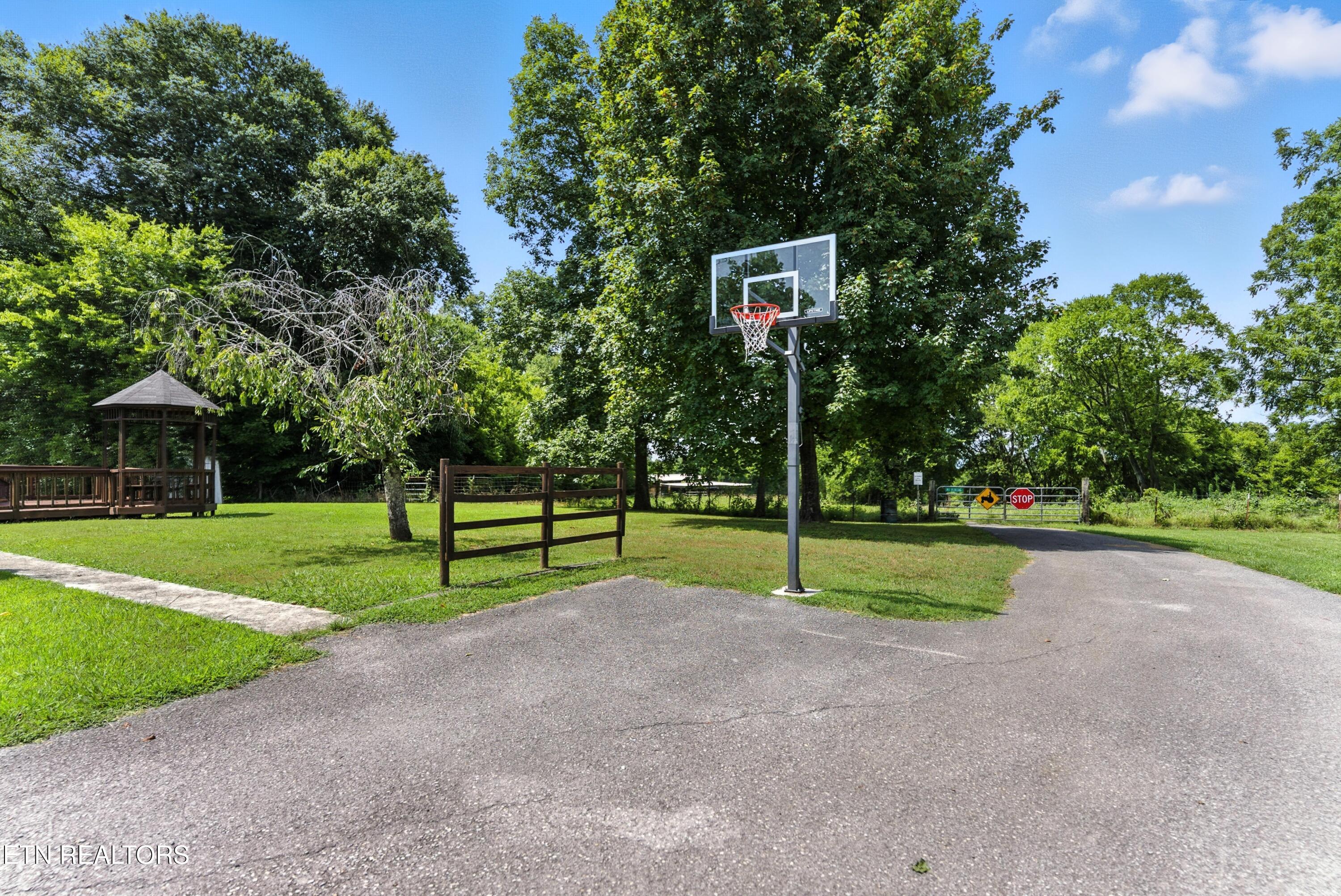 125 Barnes Lane Strawberry Plains TN 37871