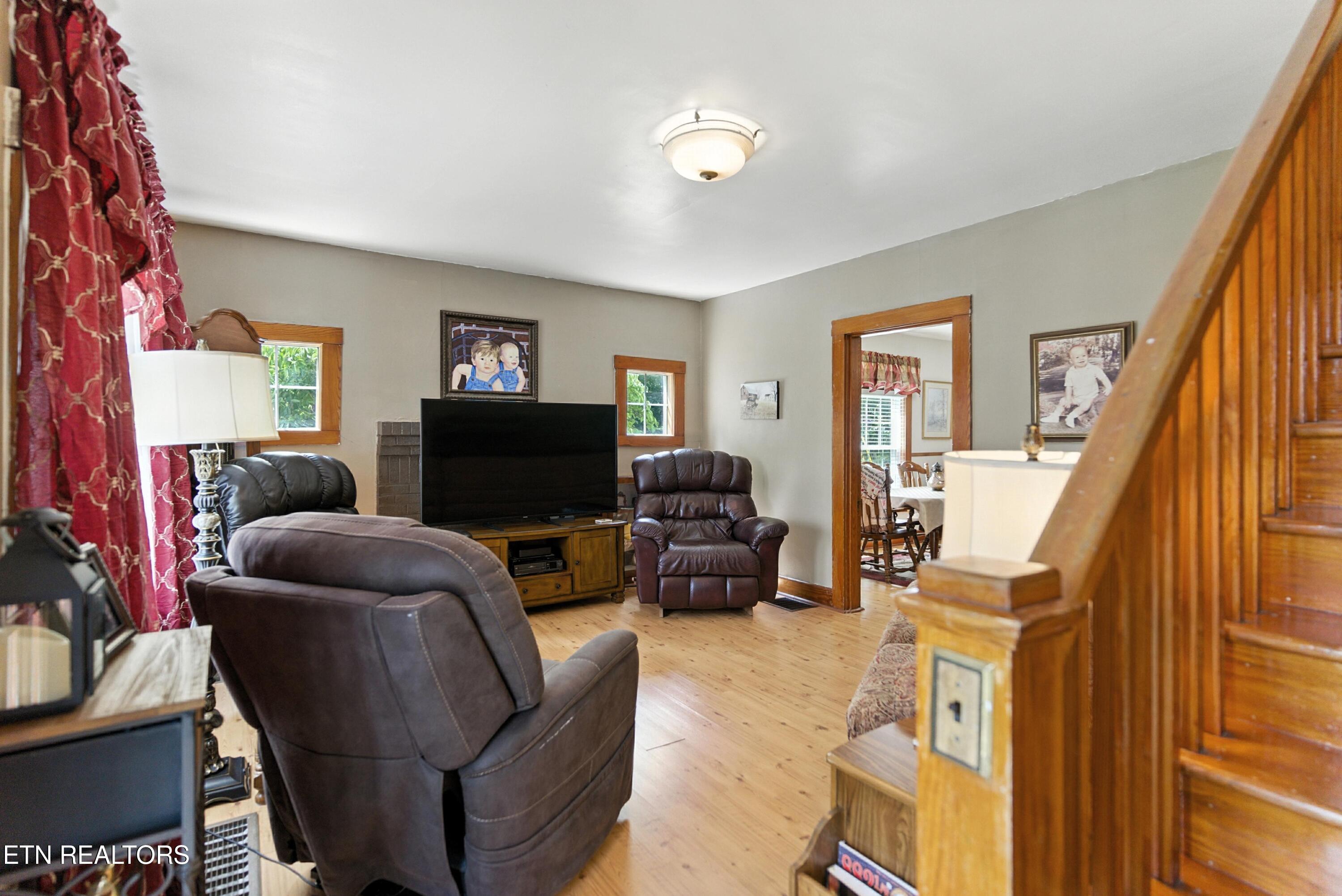 125 Barnes Lane Strawberry Plains TN 37871