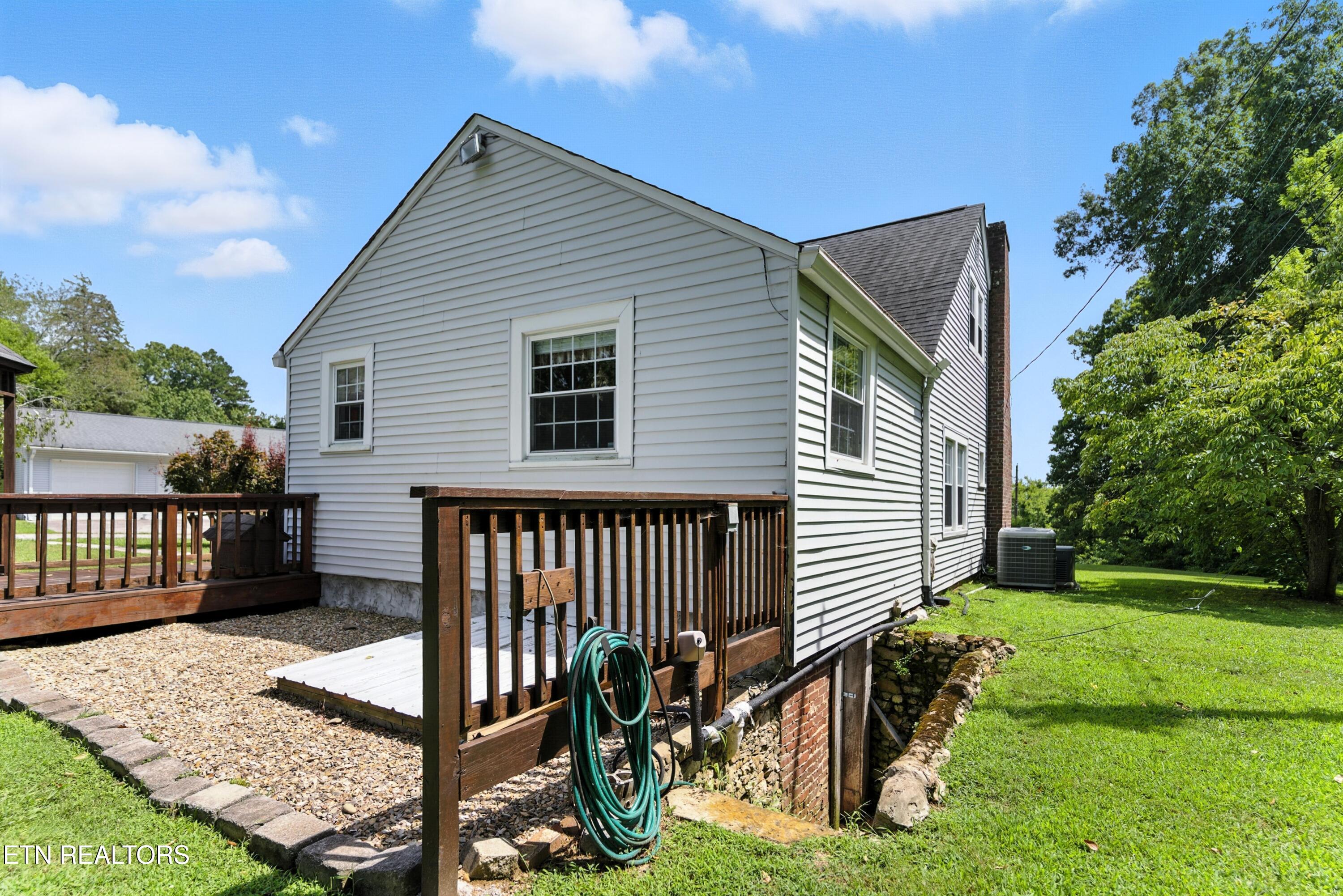 125 Barnes Lane Strawberry Plains TN 37871