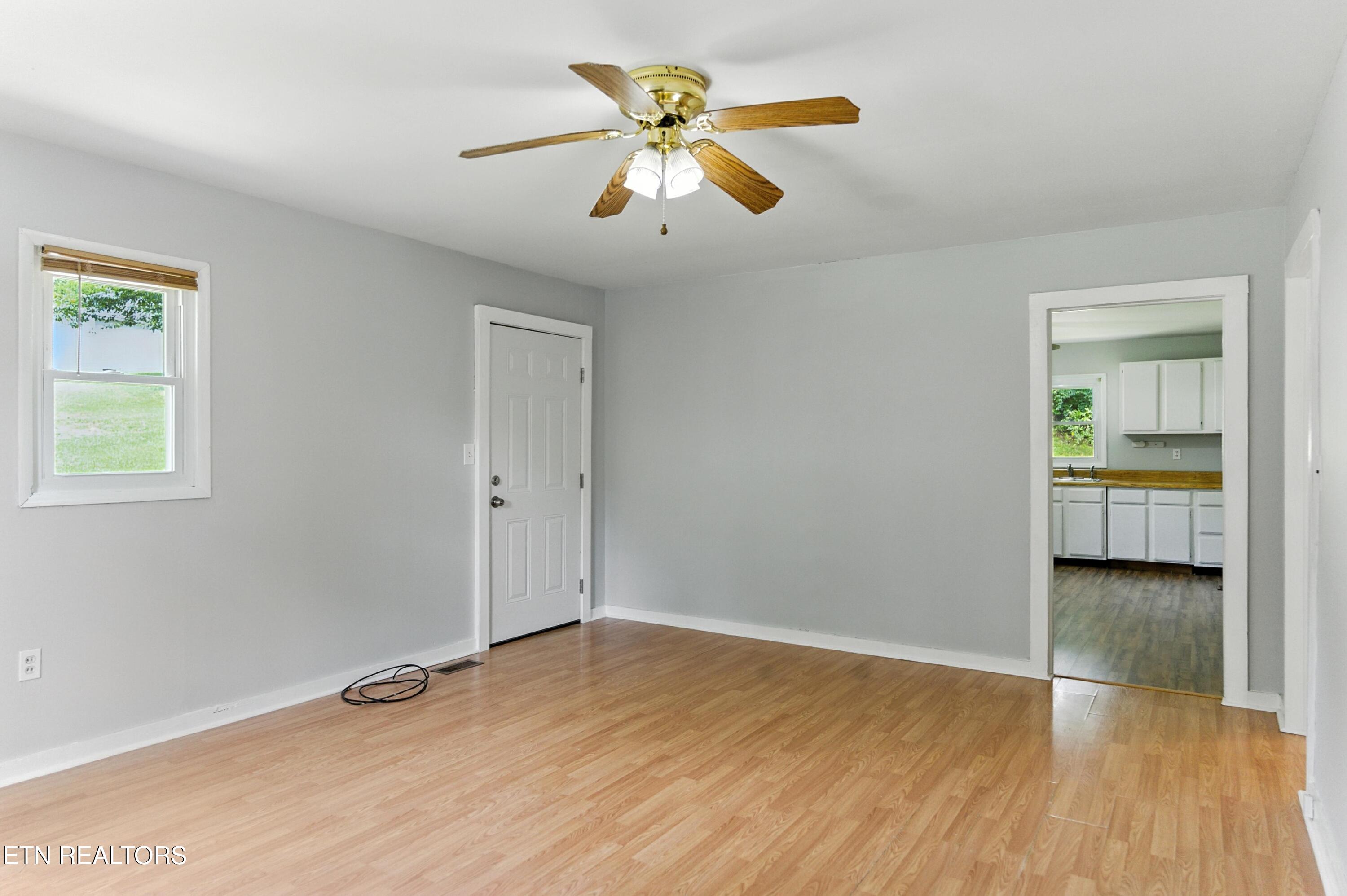 125 Barnes Lane Strawberry Plains TN 37871