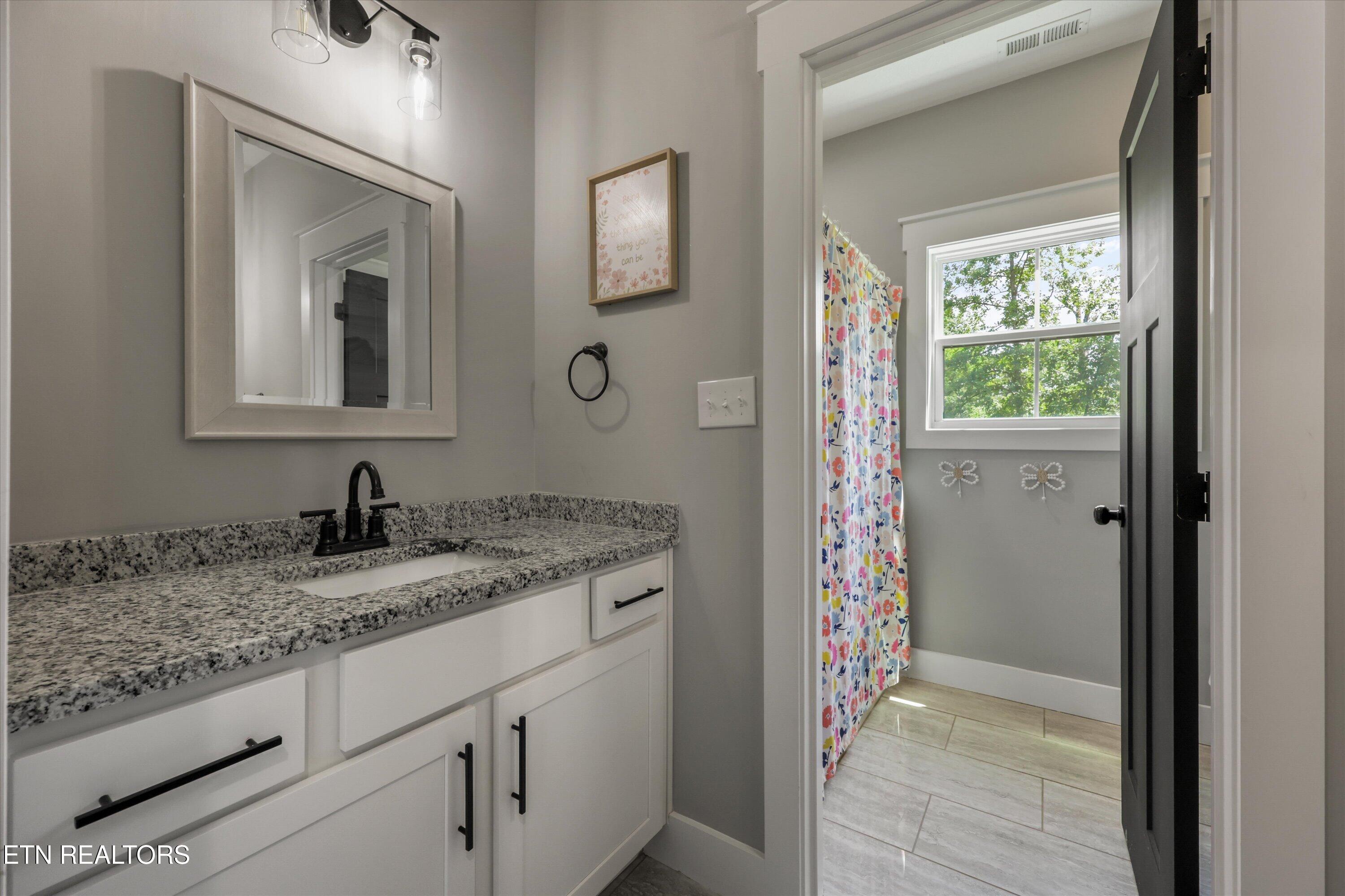 4368 Vinegar Valley Road Friendsville TN 37737