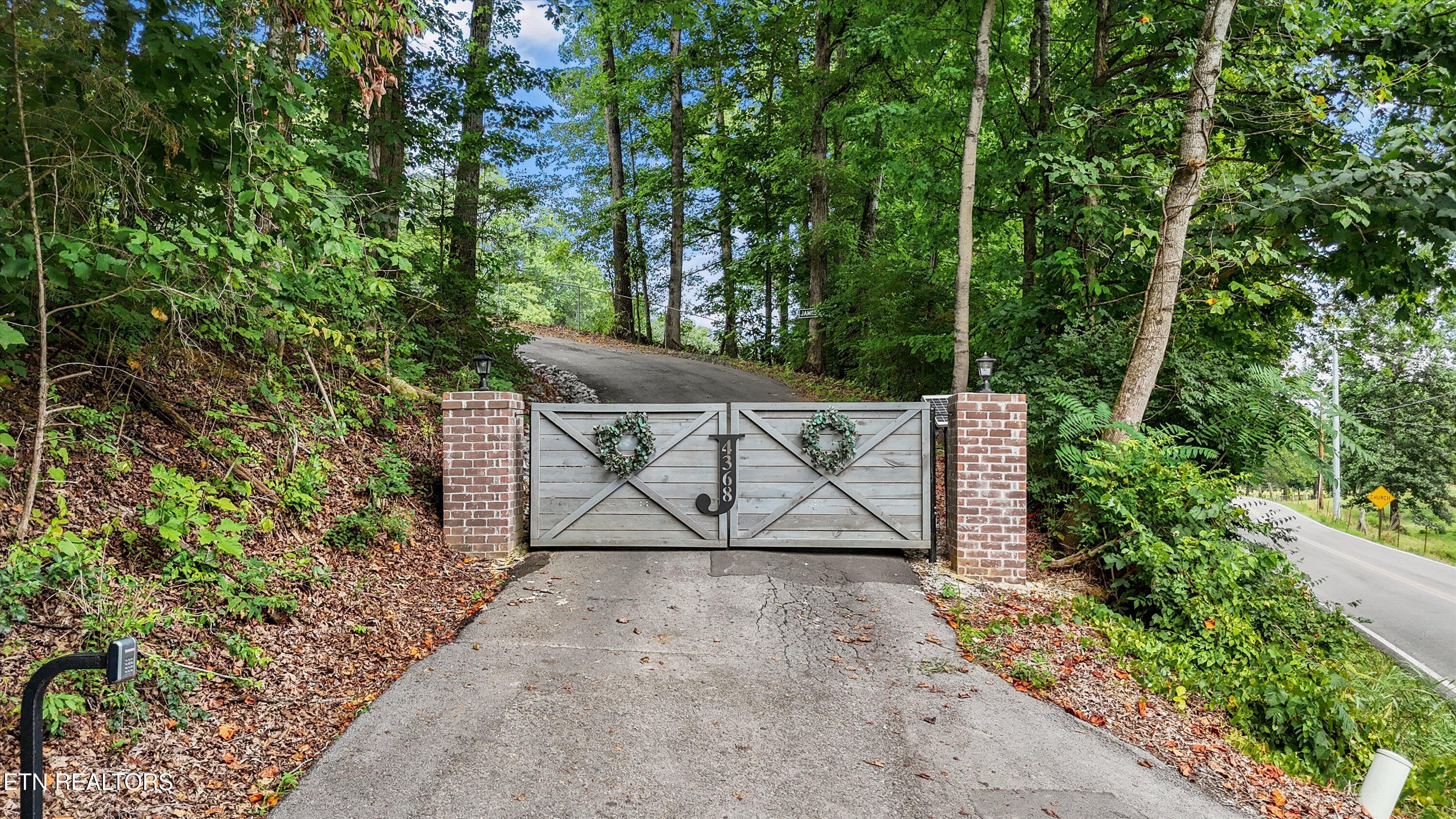 4368 Vinegar Valley Road Friendsville TN 37737