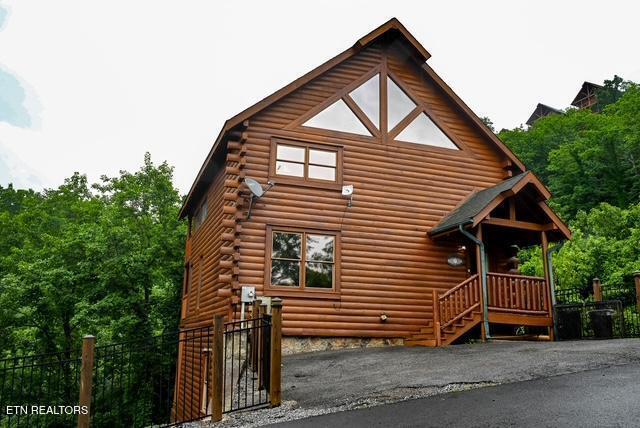 1044 Black Bear Cub Way Sevierville TN 37862