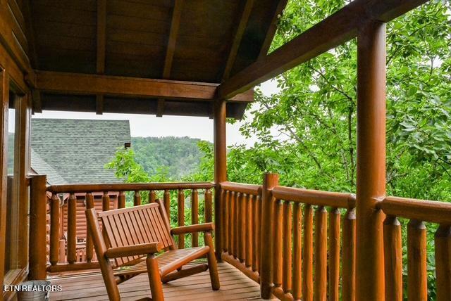 1044 Black Bear Cub Way Sevierville TN 37862