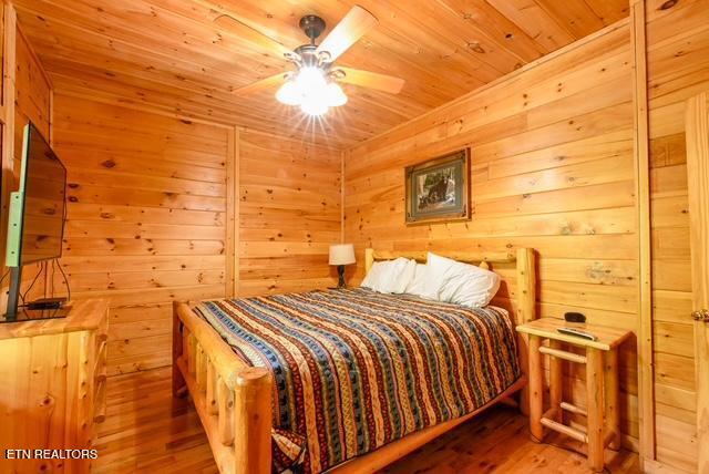 1044 Black Bear Cub Way Sevierville TN 37862
