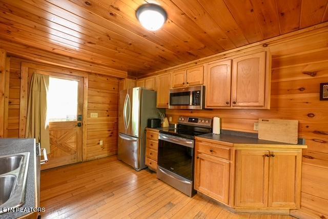 1044 Black Bear Cub Way Sevierville TN 37862