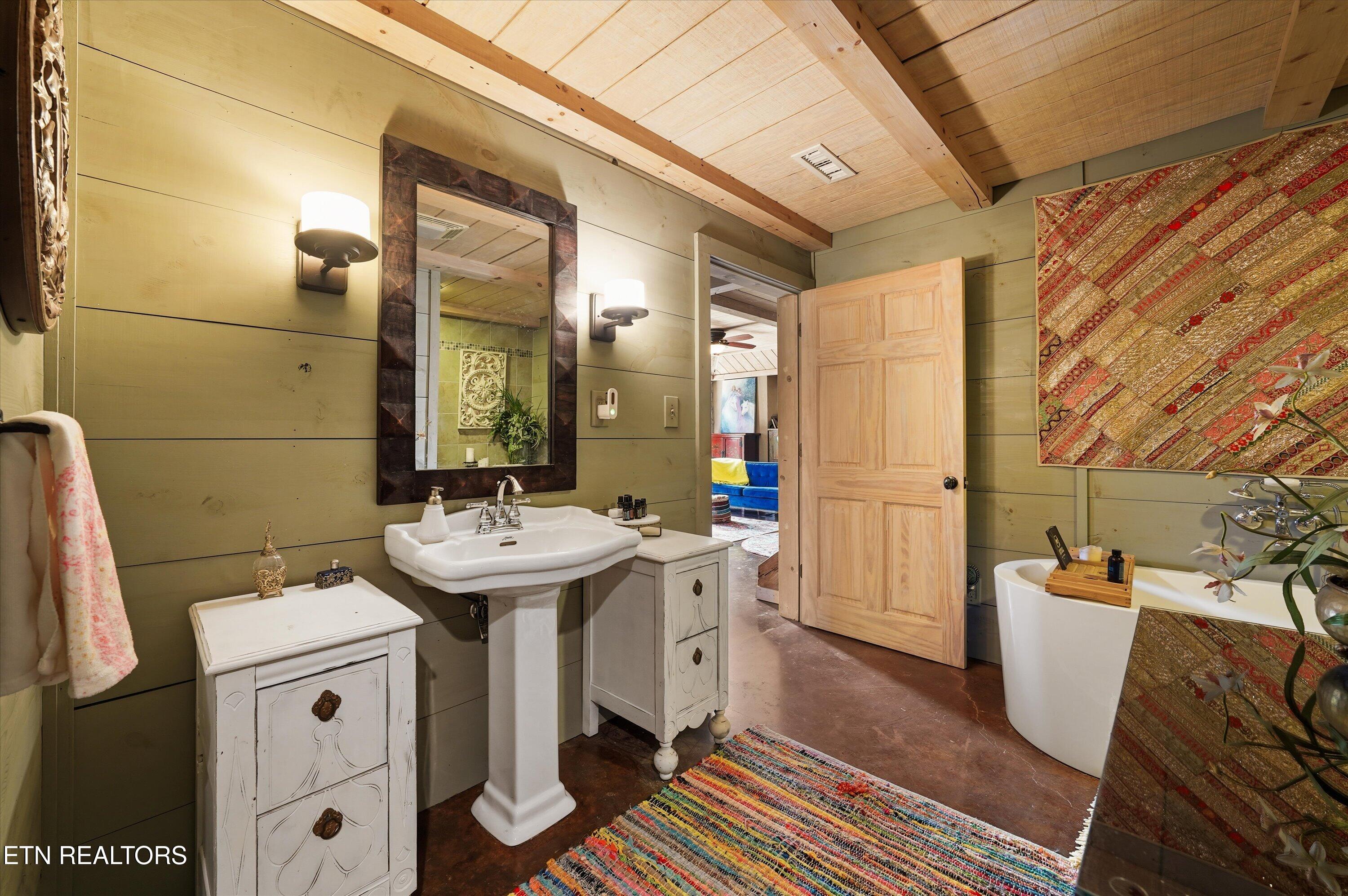 575 Ironsburg Road Tellico Plains TN 37385