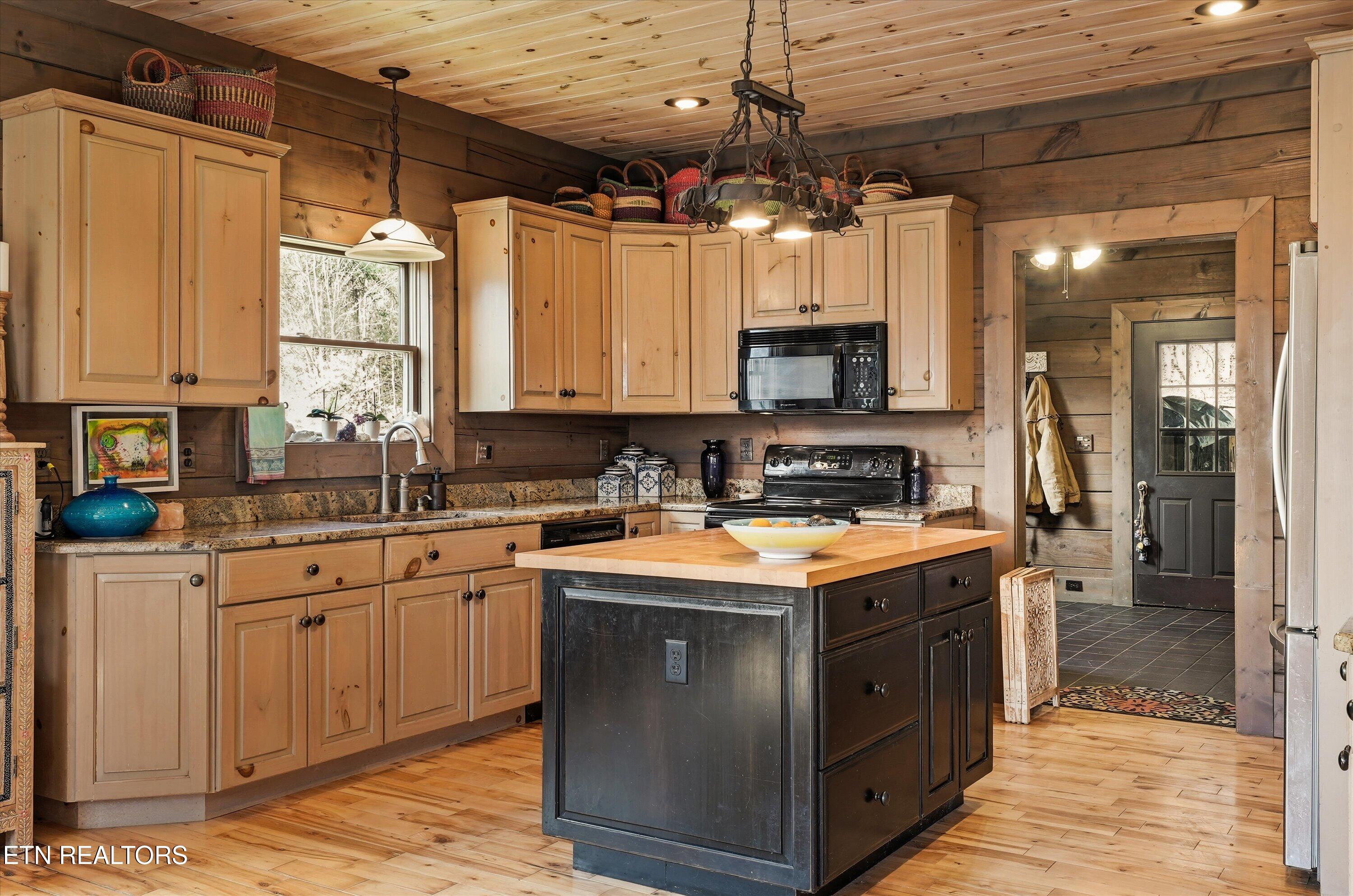 575 Ironsburg Road Tellico Plains TN 37385