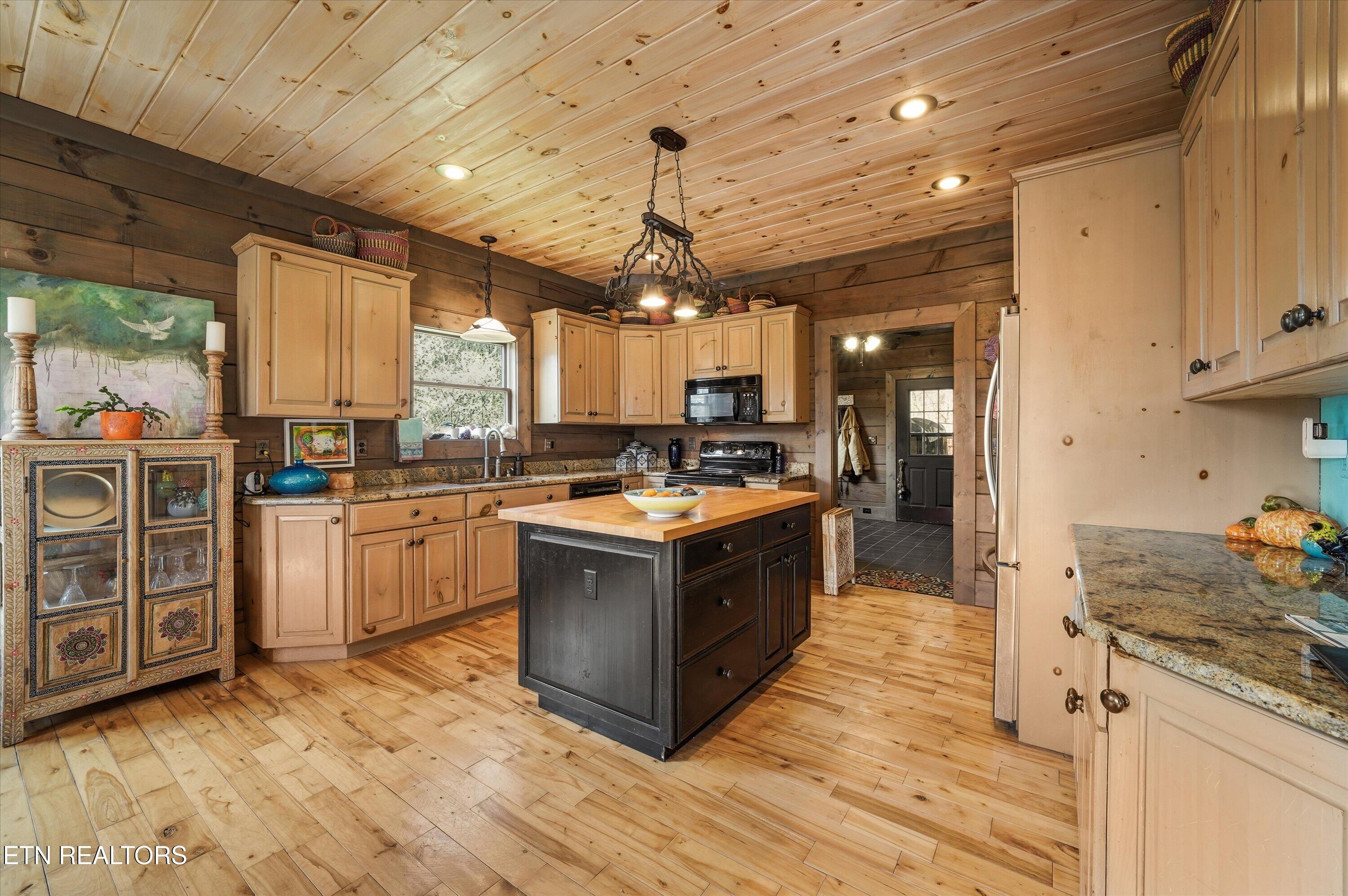 575 Ironsburg Road Tellico Plains TN 37385