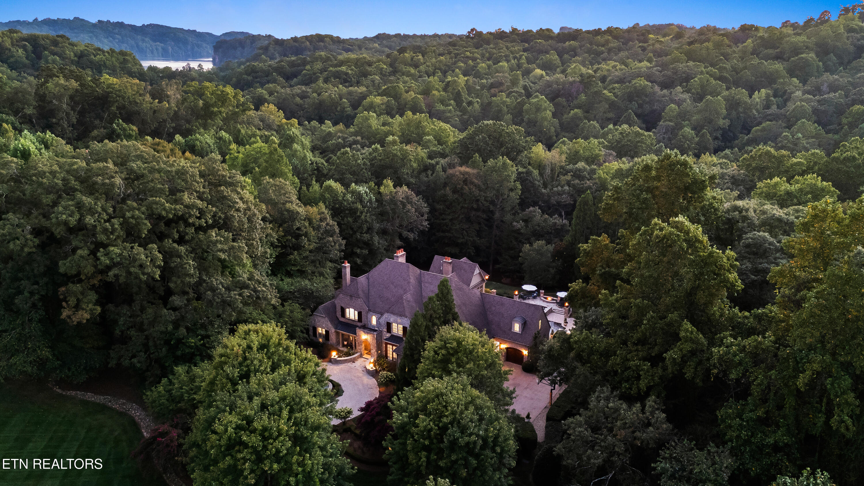 1945 Oakleigh Way Knoxville TN 37919