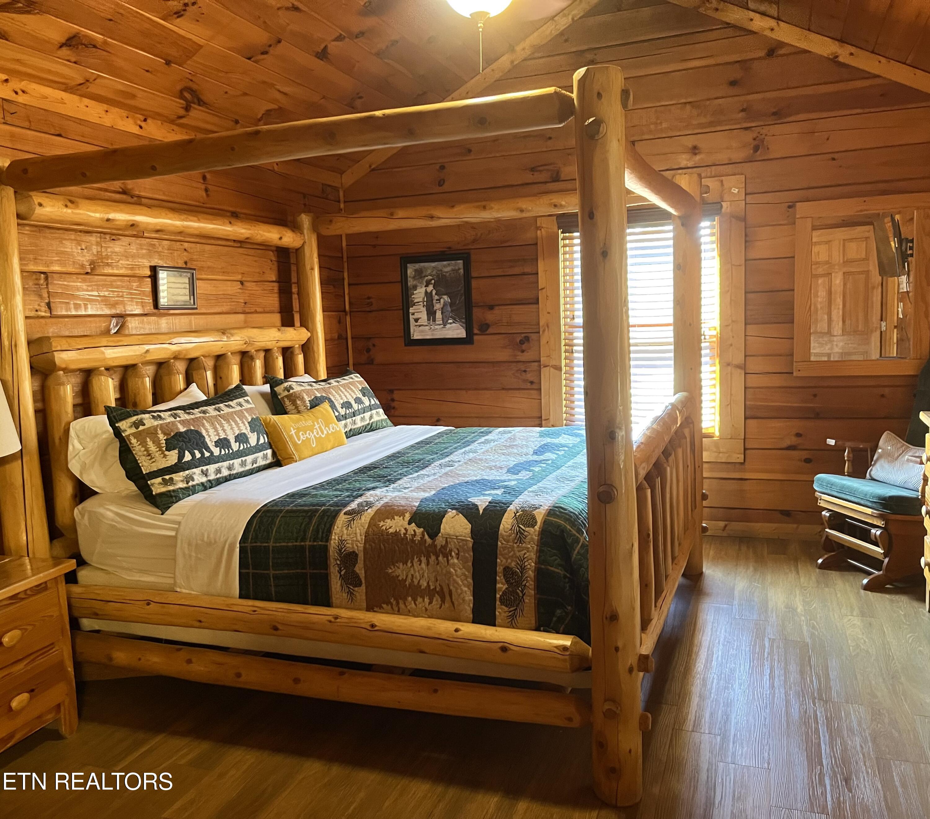 1653 Little Cabin Loop Sevierville TN 37862