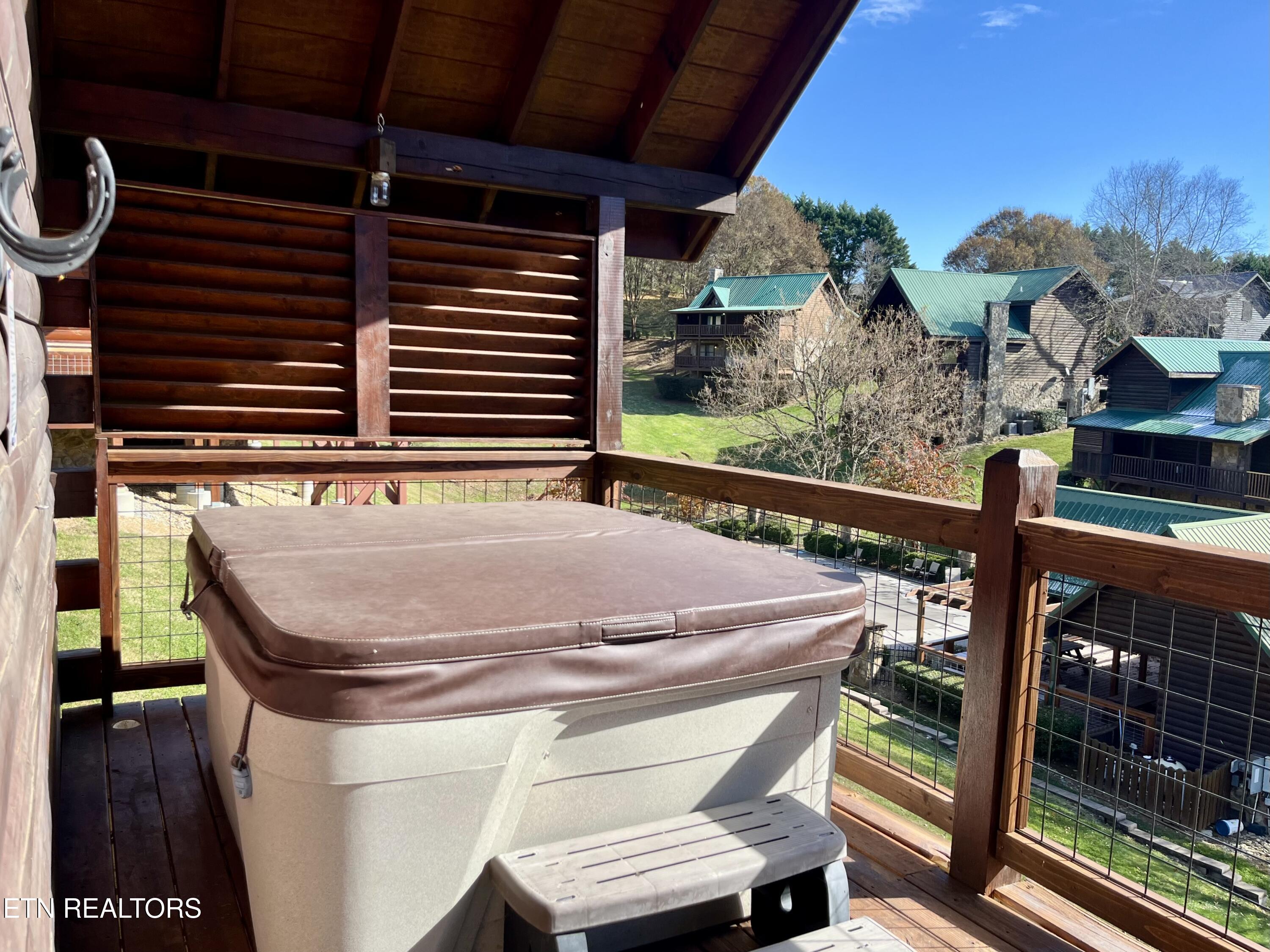 1653 Little Cabin Loop Sevierville TN 37862