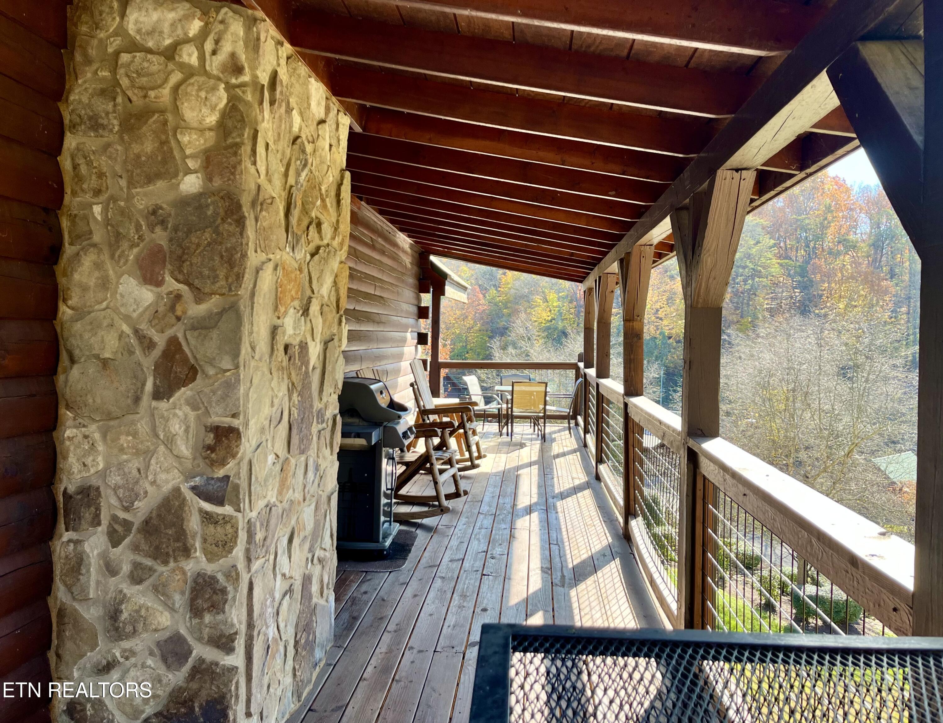 1653 Little Cabin Loop Sevierville TN 37862