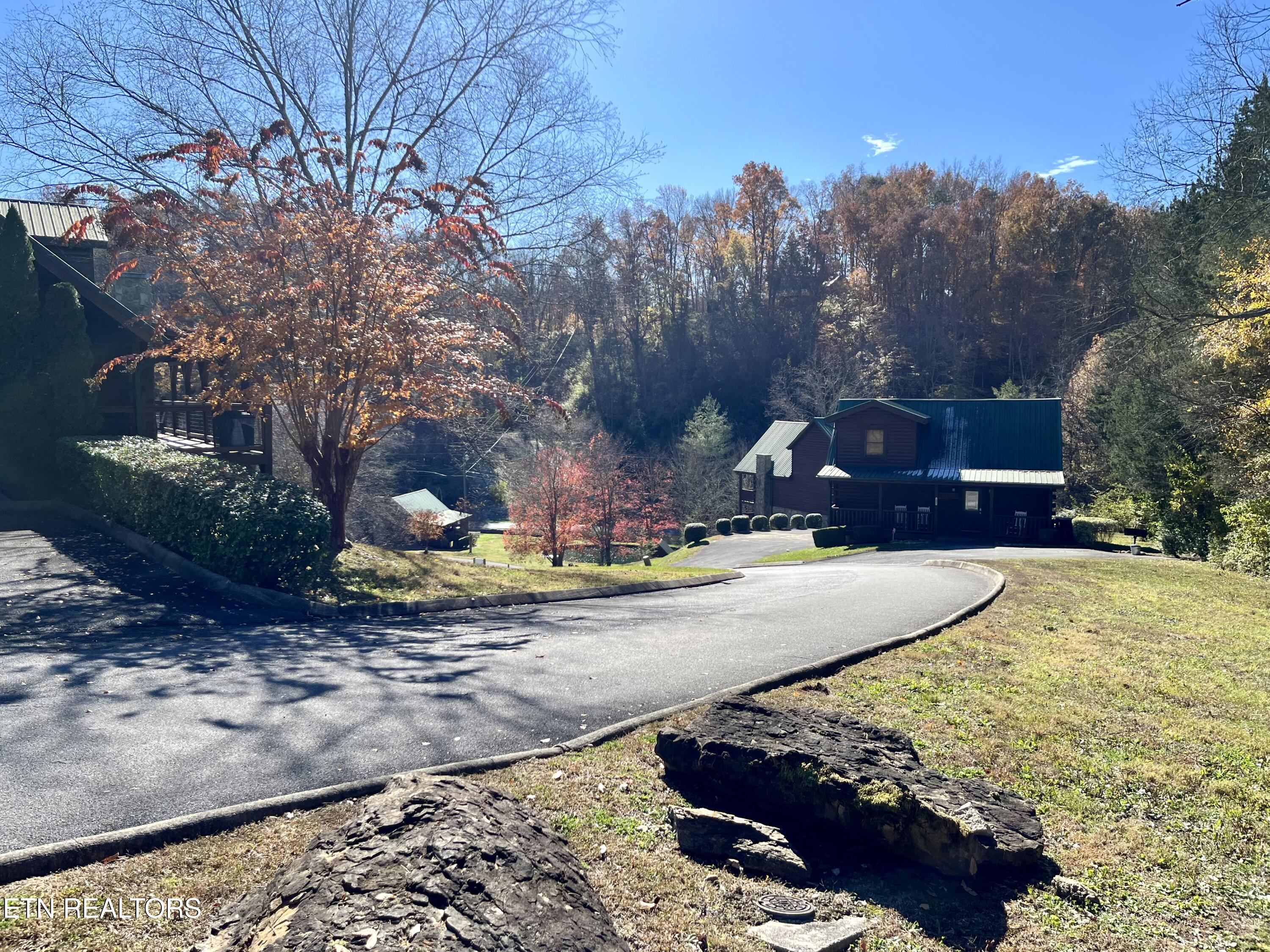 1653 Little Cabin Loop Sevierville TN 37862