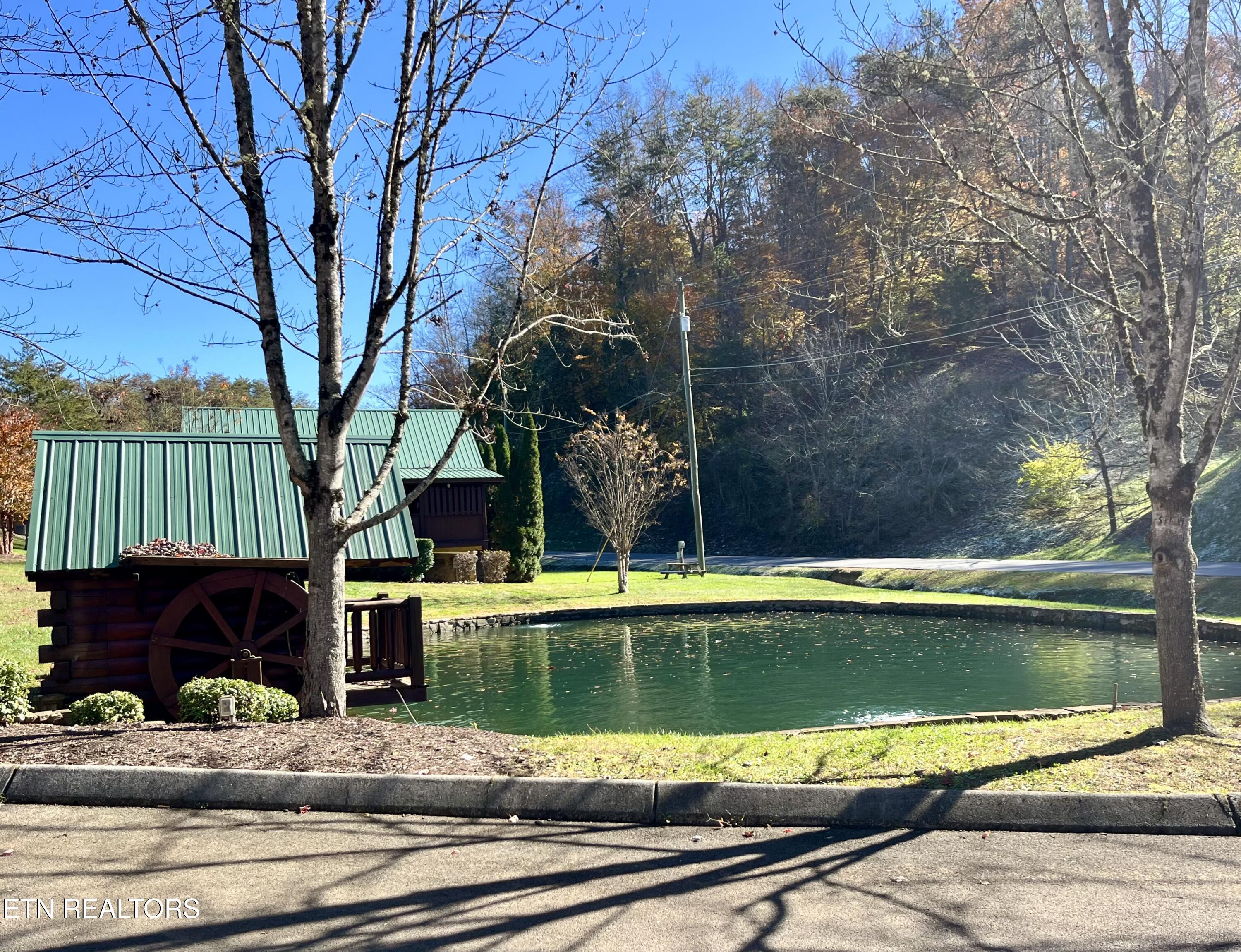 1653 Little Cabin Loop Sevierville TN 37862