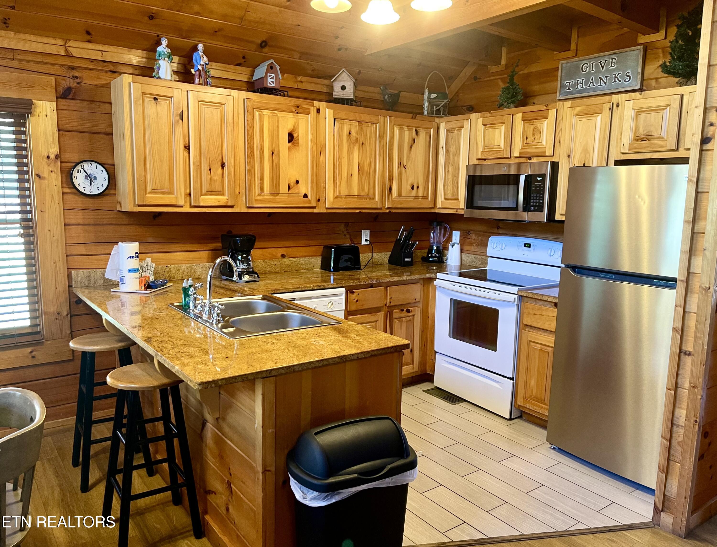 1653 Little Cabin Loop Sevierville TN 37862