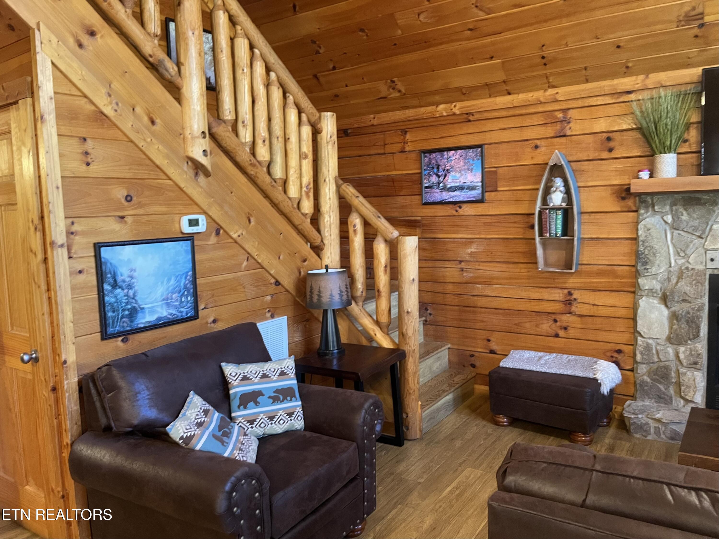 1653 Little Cabin Loop Sevierville TN 37862
