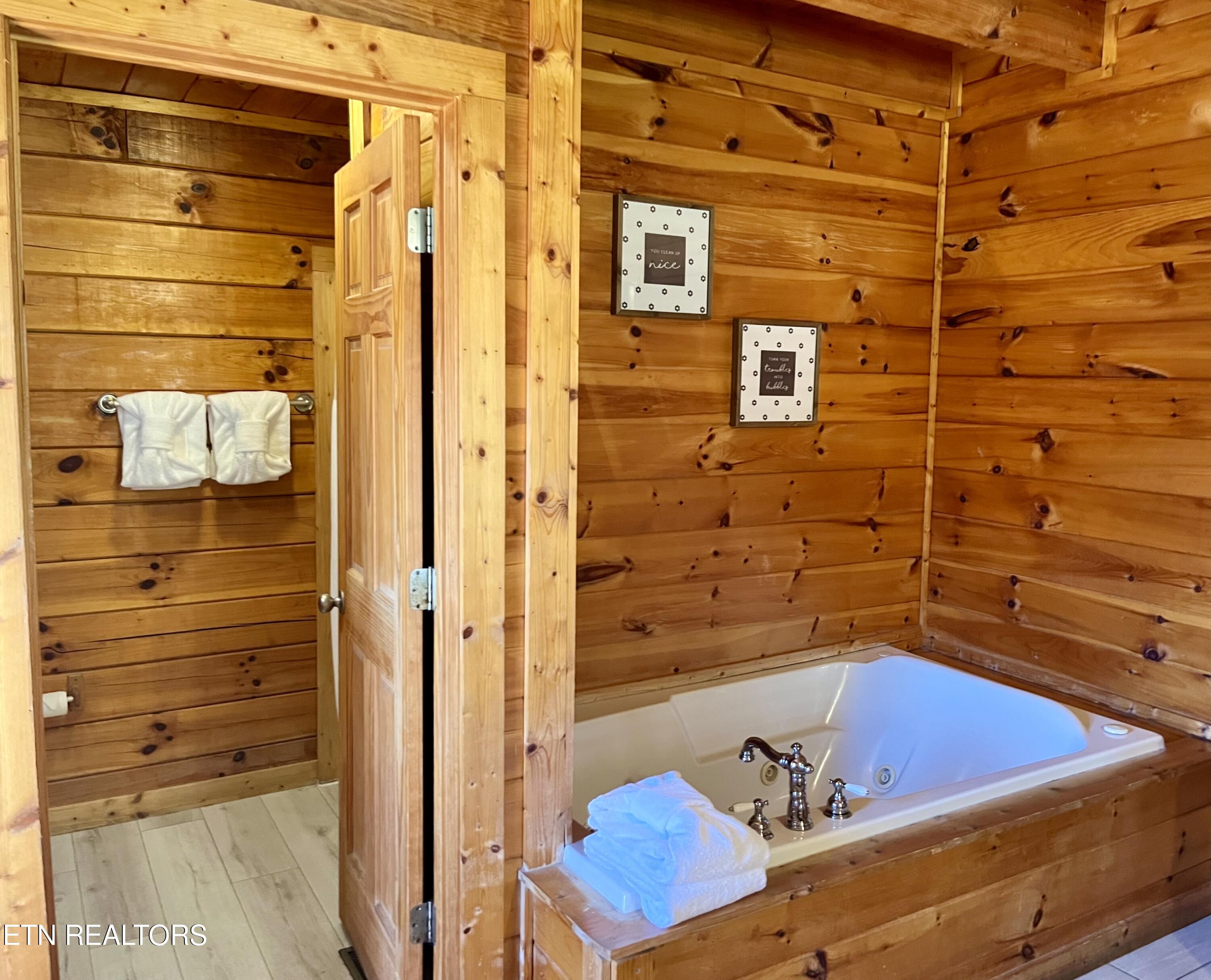1653 Little Cabin Loop Sevierville TN 37862