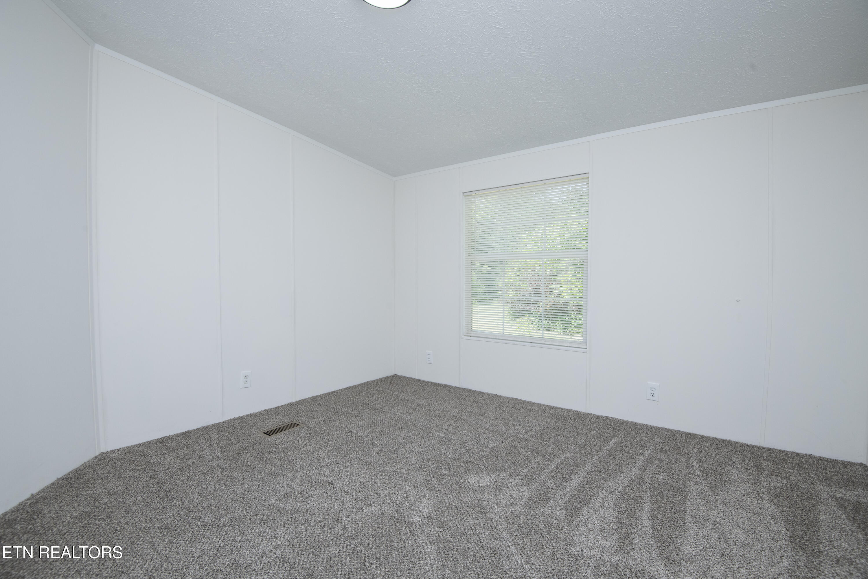 1587 Lower Caney Valley Road Tazewell TN 37879