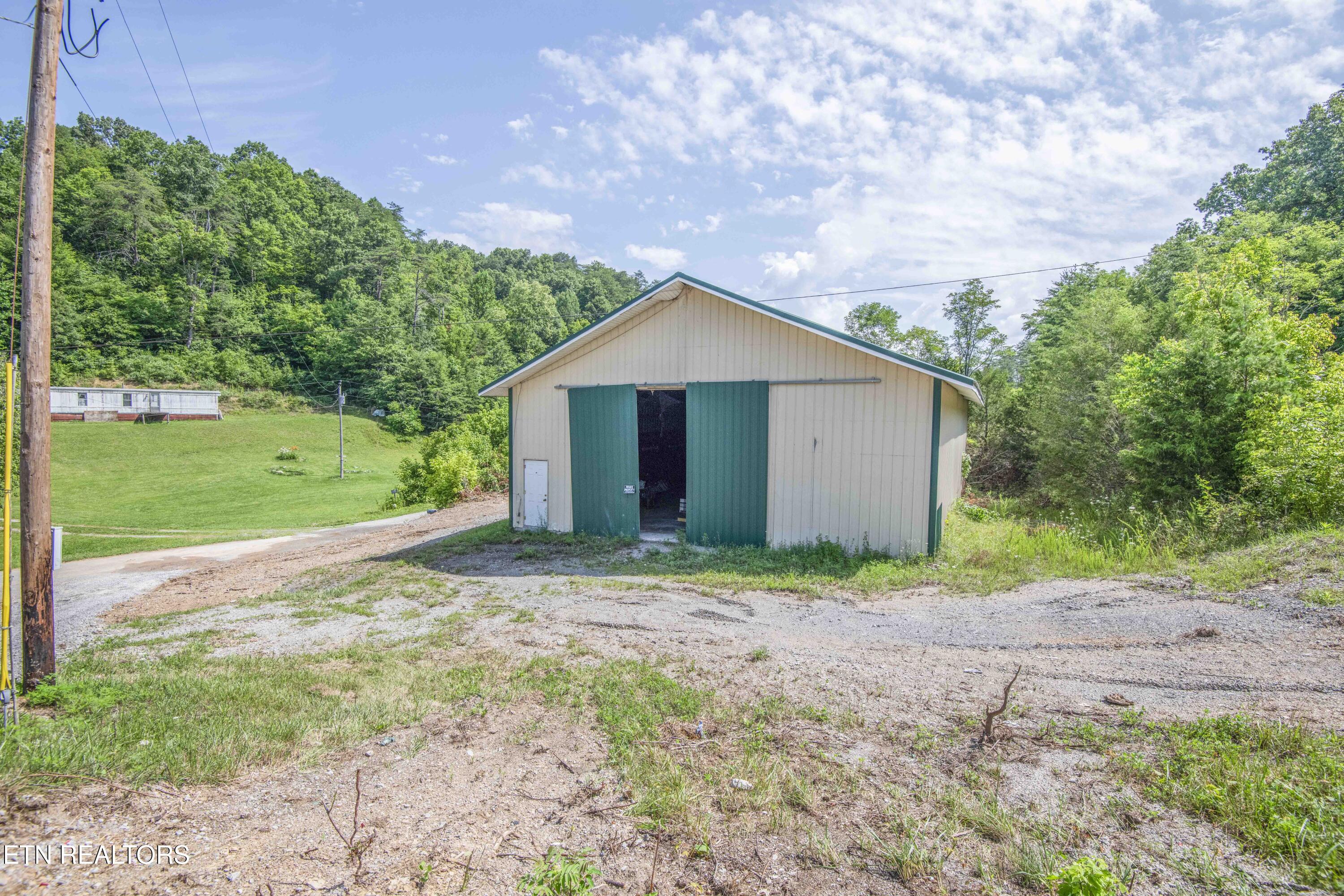 1587 Lower Caney Valley Road Tazewell TN 37879