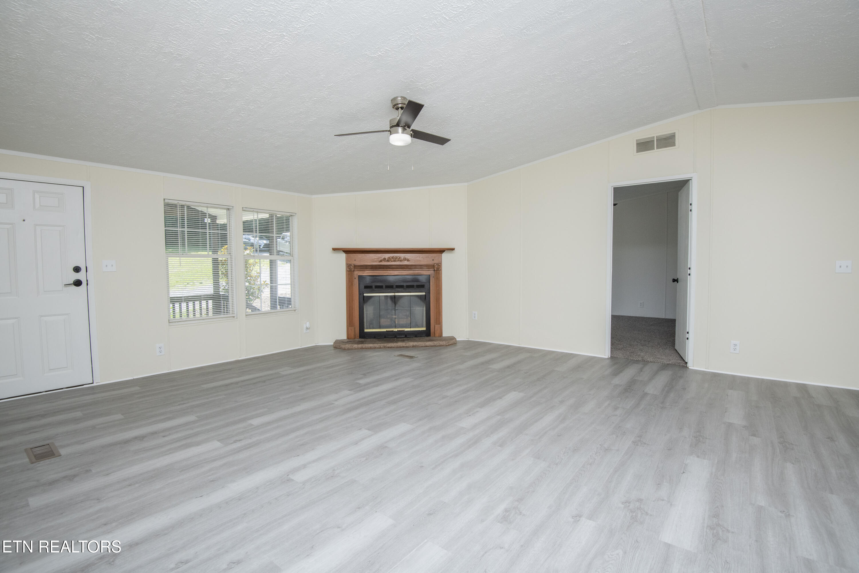 1587 Lower Caney Valley Road Tazewell TN 37879