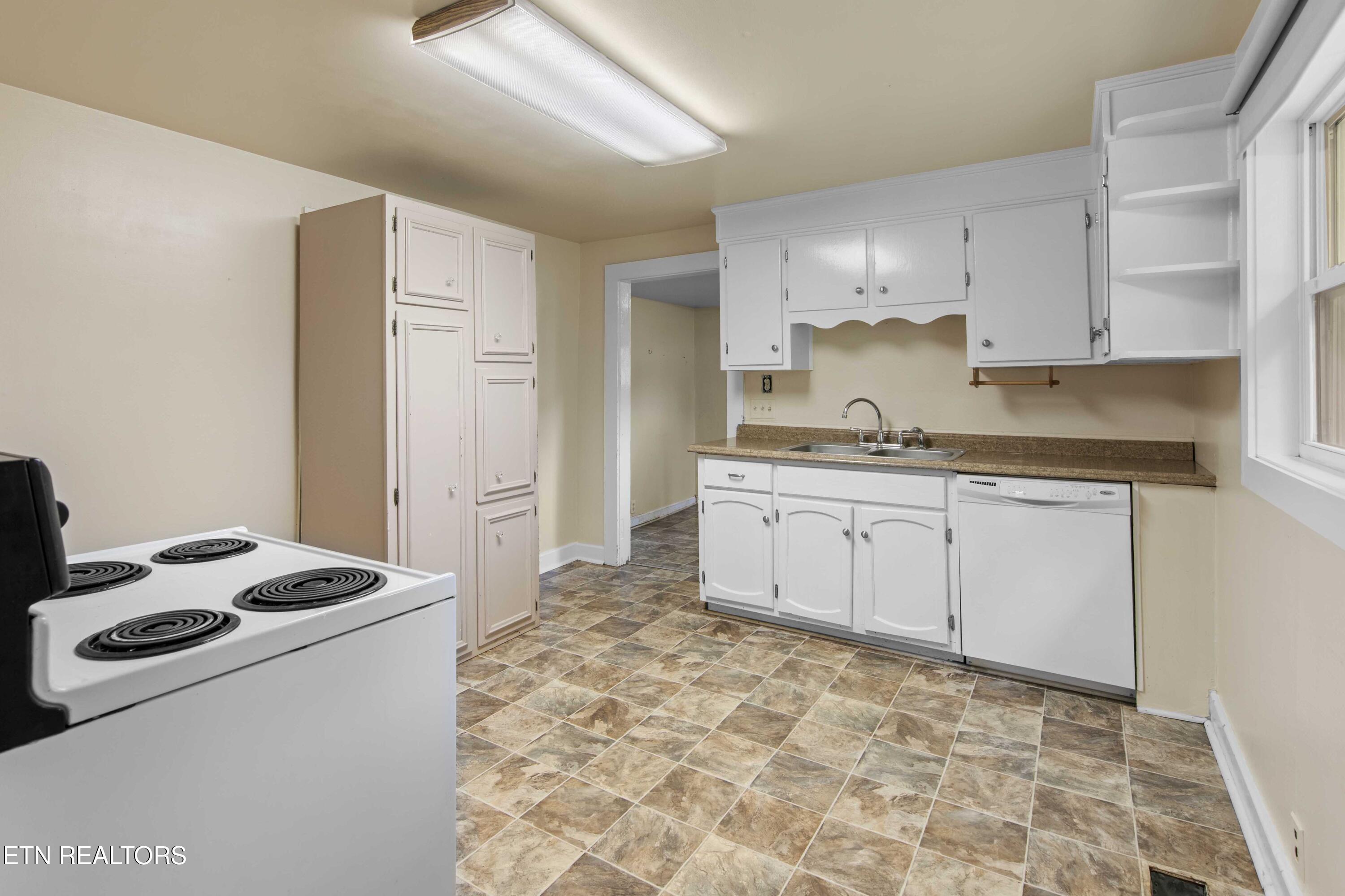 806 Commerce Street Loudon TN 37774
