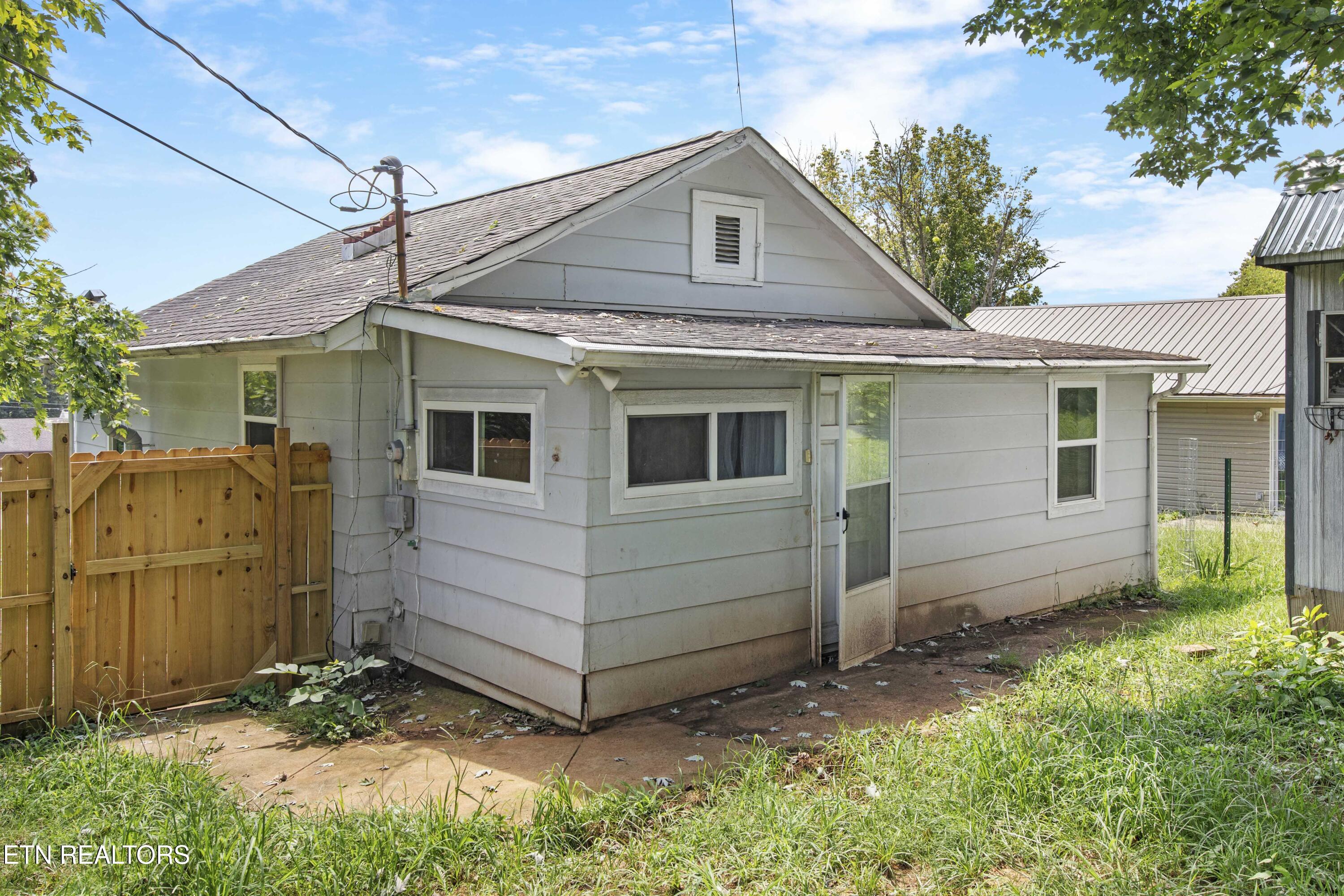 806 Commerce Street Loudon TN 37774