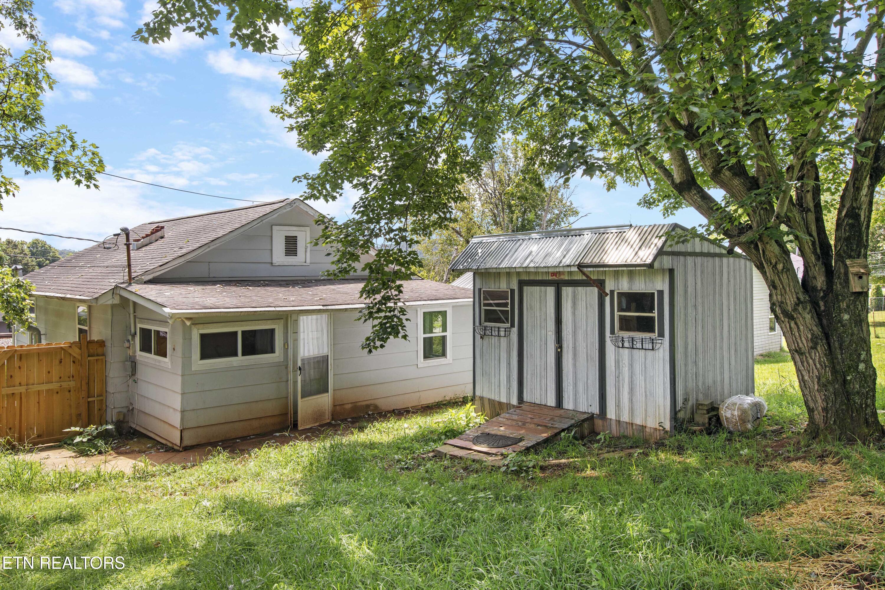 806 Commerce Street Loudon TN 37774