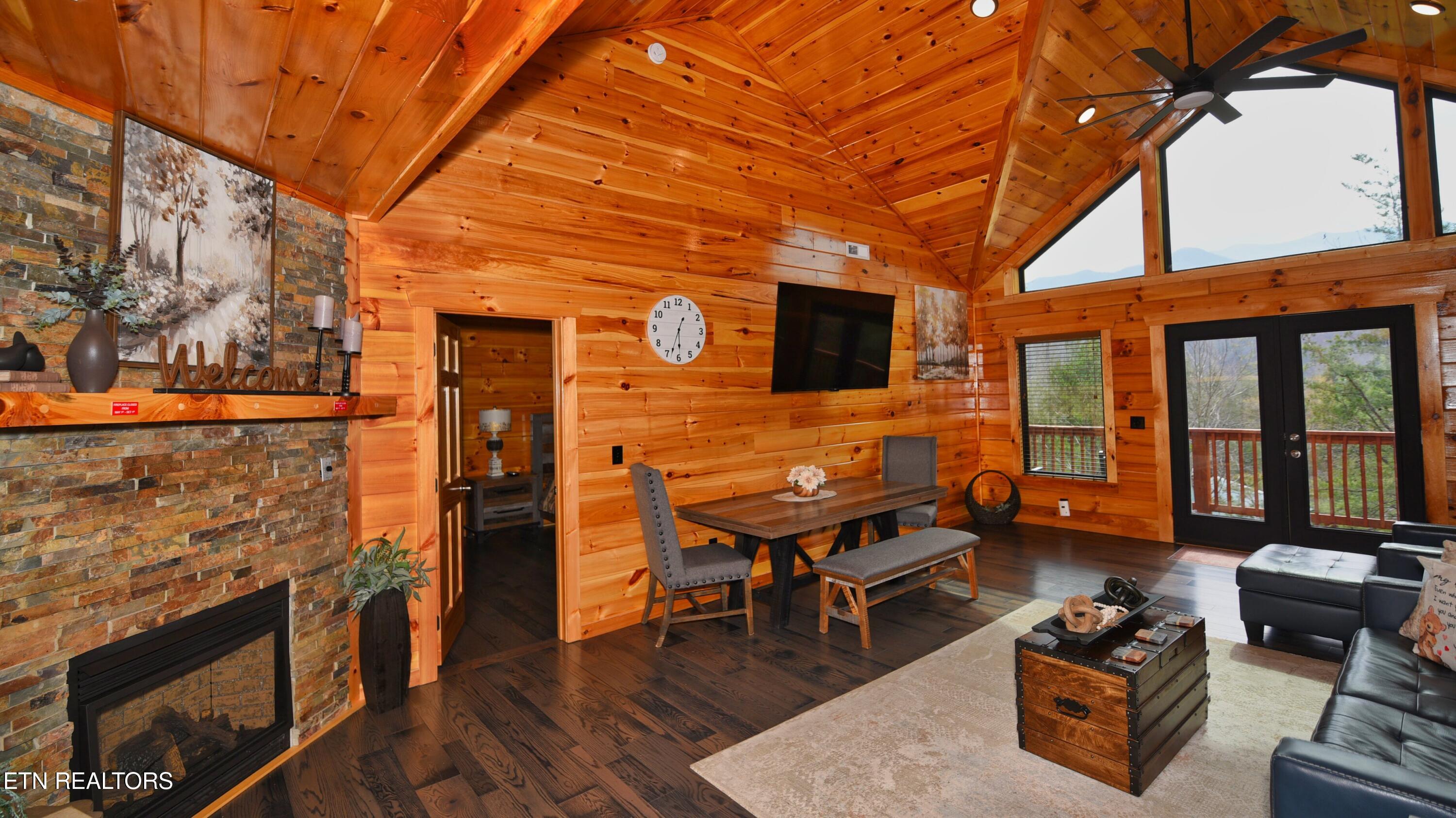 1616 Misty Hollow Way Gatlinburg TN 37738