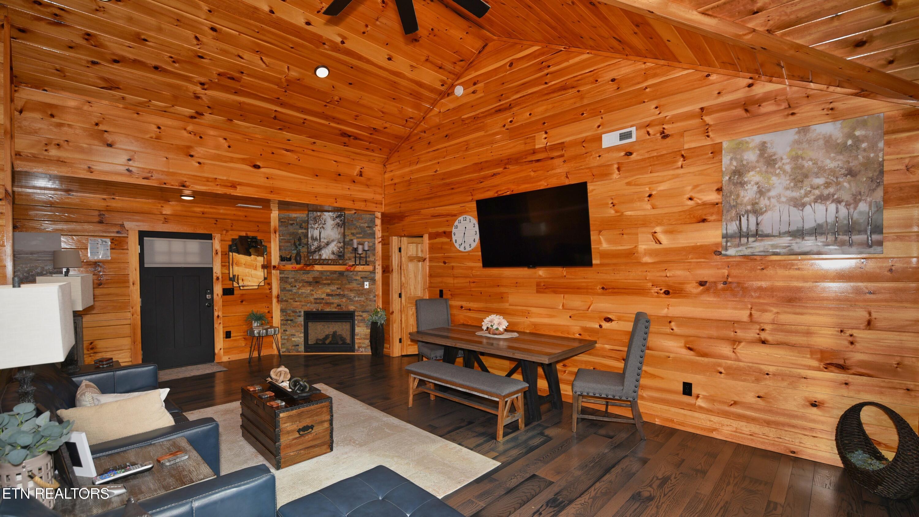 1616 Misty Hollow Way Gatlinburg TN 37738
