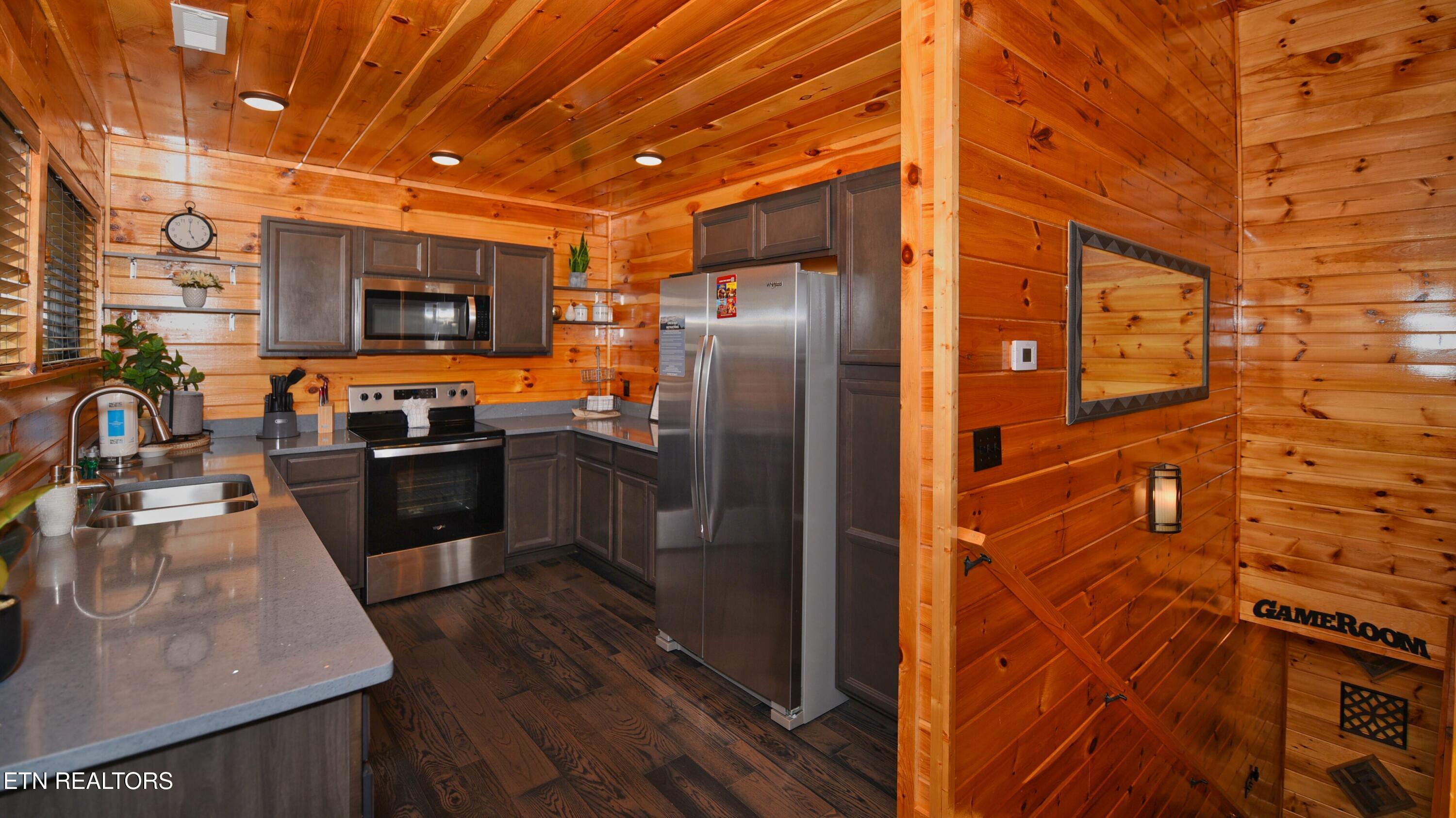 1616 Misty Hollow Way Gatlinburg TN 37738
