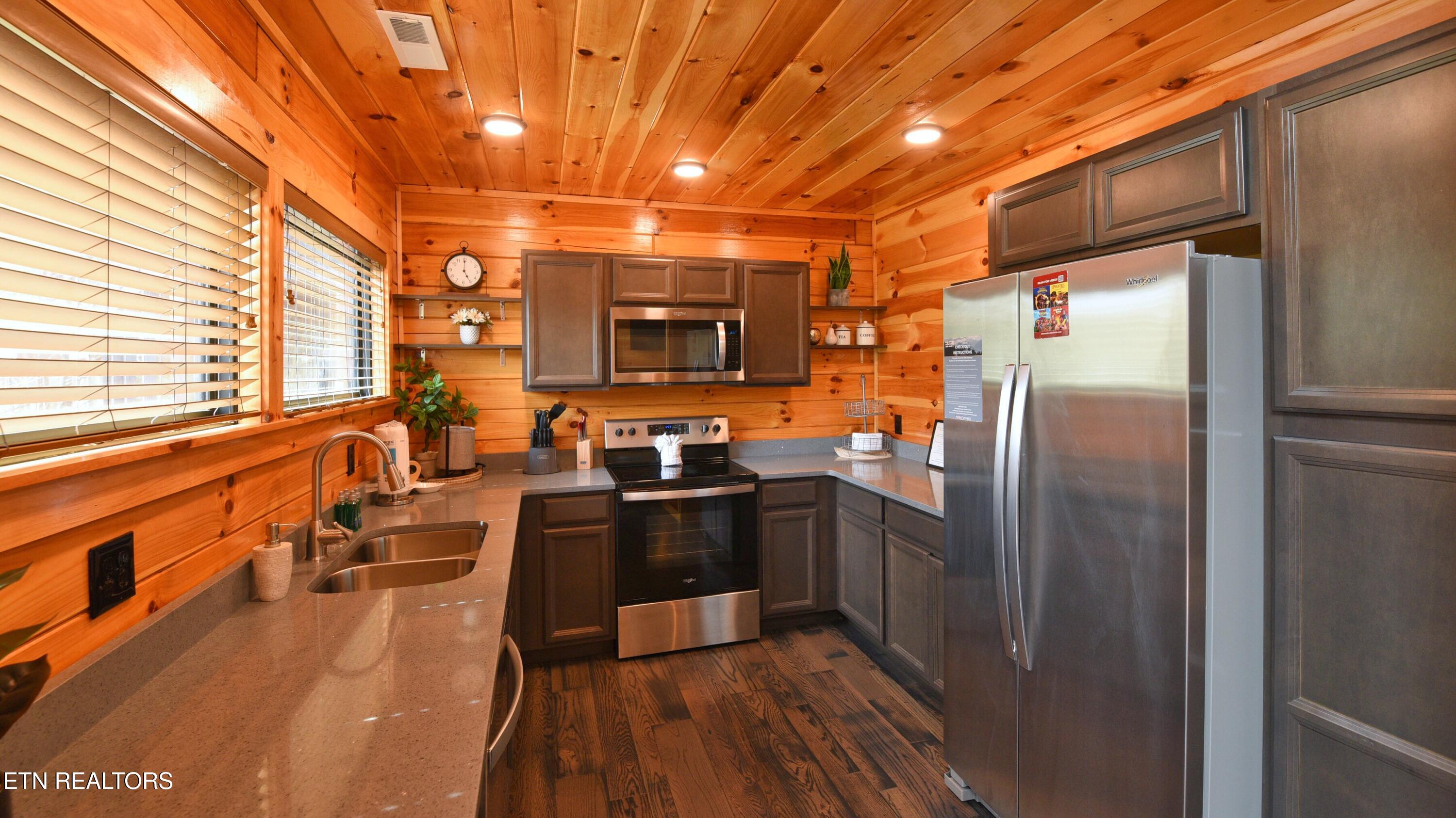 1616 Misty Hollow Way Gatlinburg TN 37738