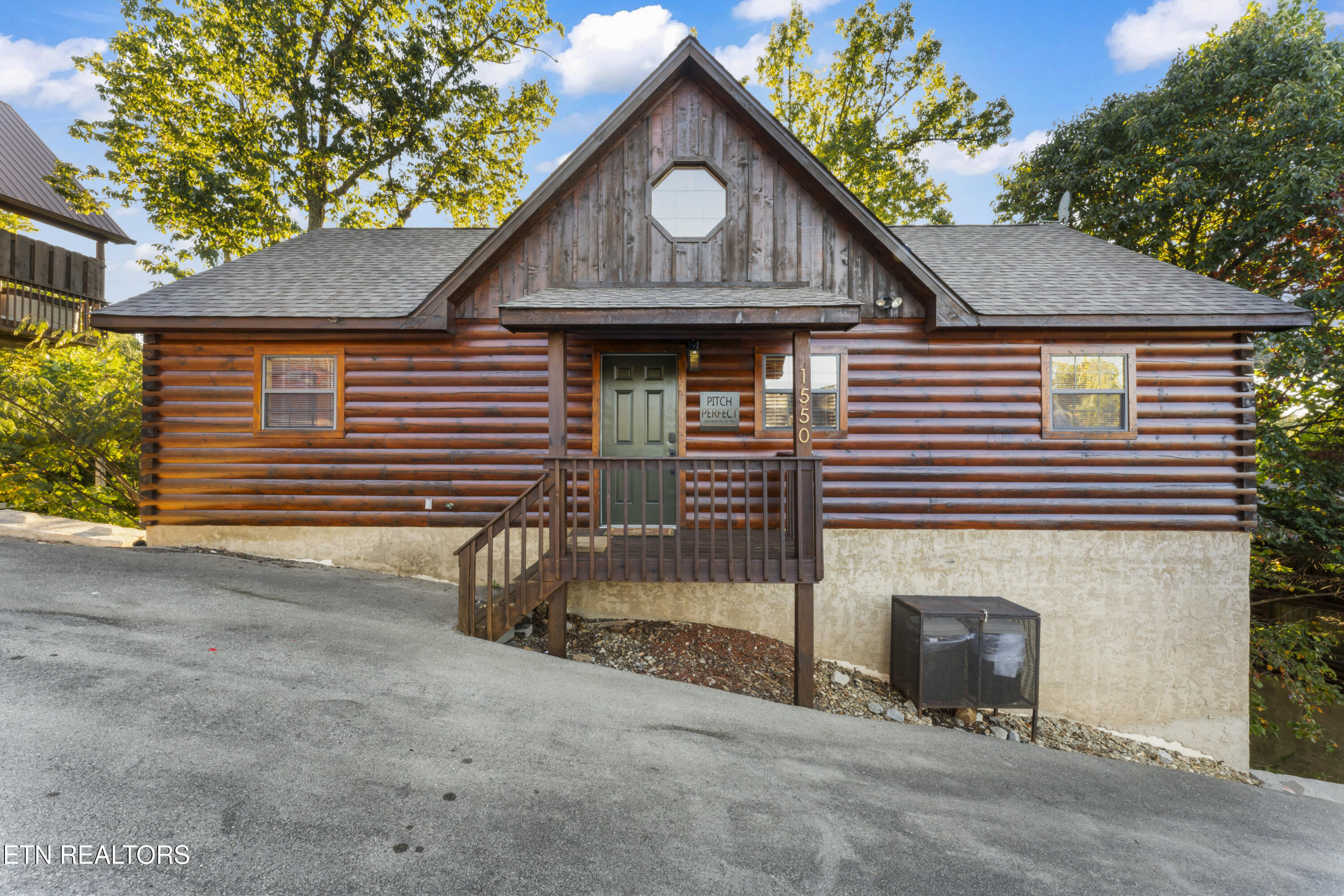 1550 Bears Den Way Sevierville TN 37876