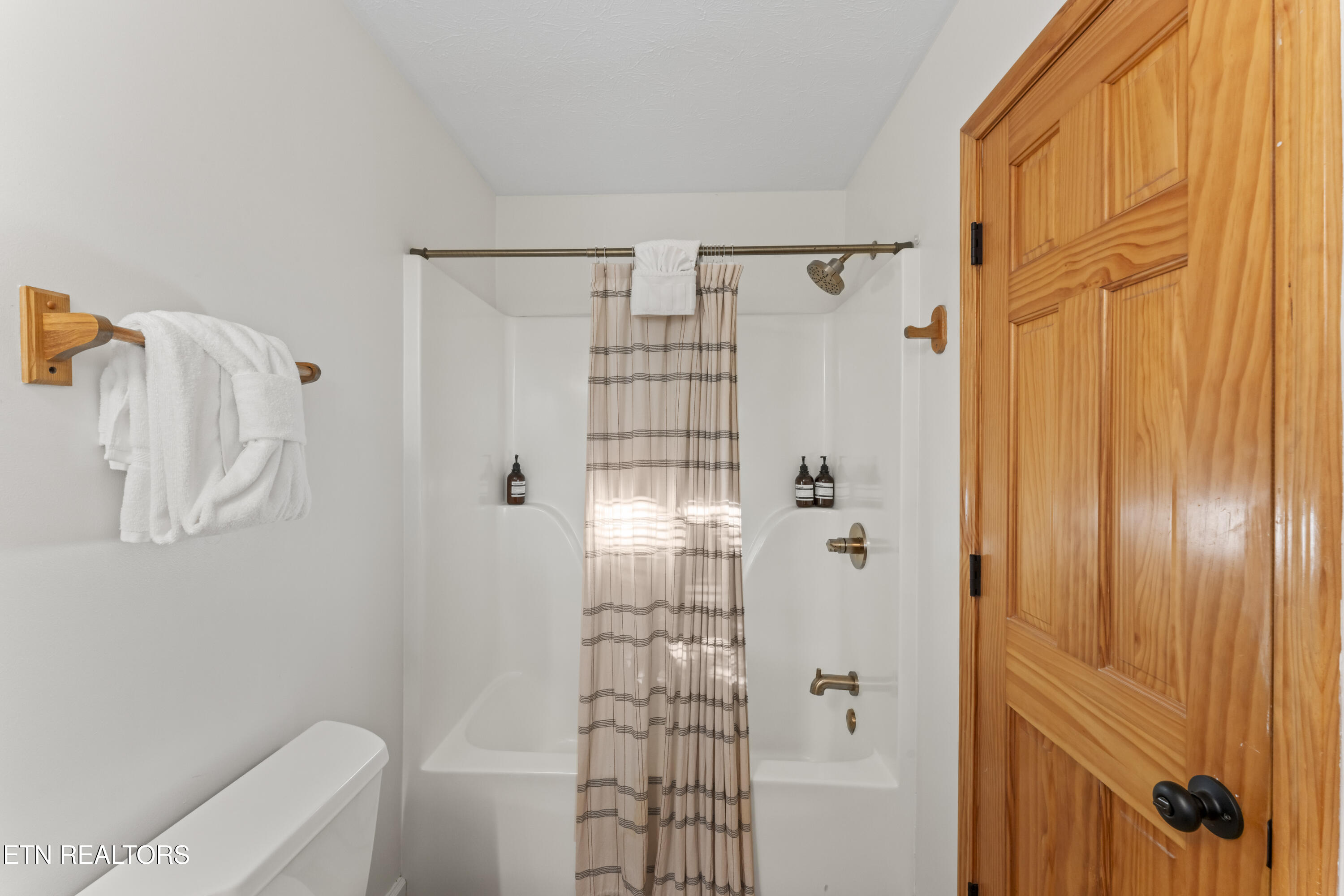 1550 Bears Den Way Sevierville TN 37876